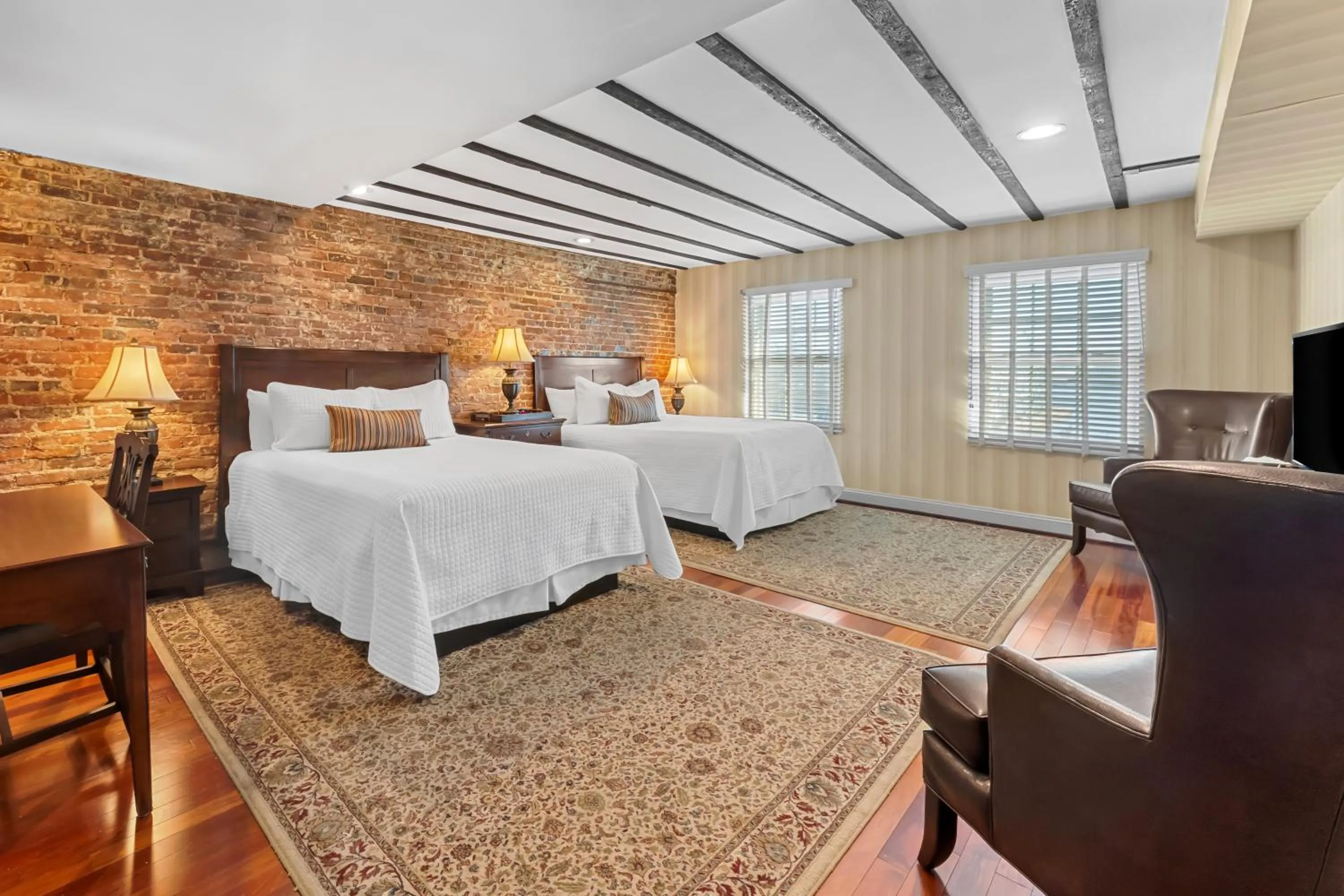 Bed in Penn's View Hotel Philadelphia