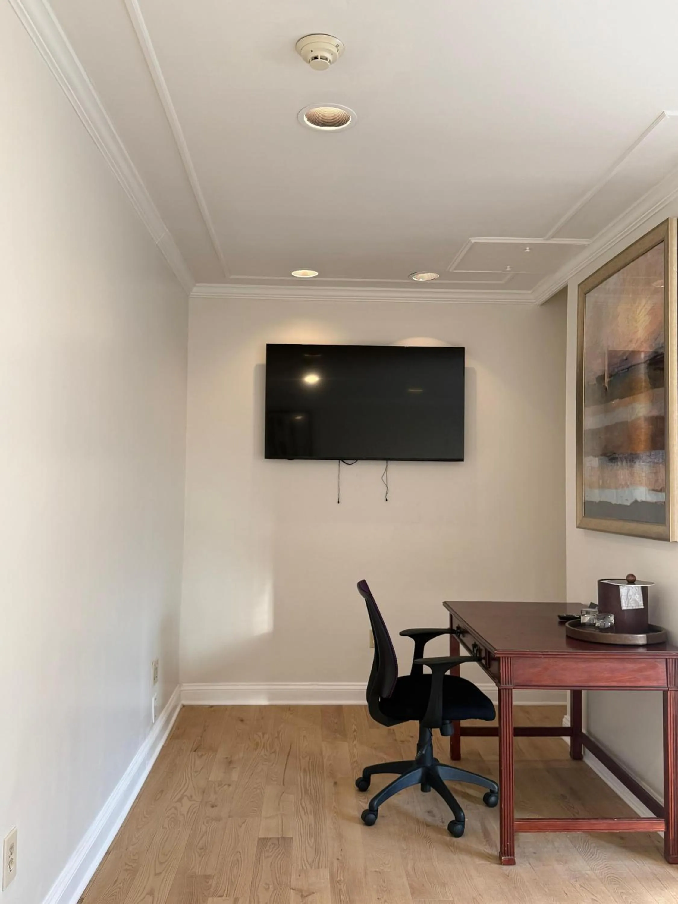 TV and multimedia in Penn's View Hotel Philadelphia