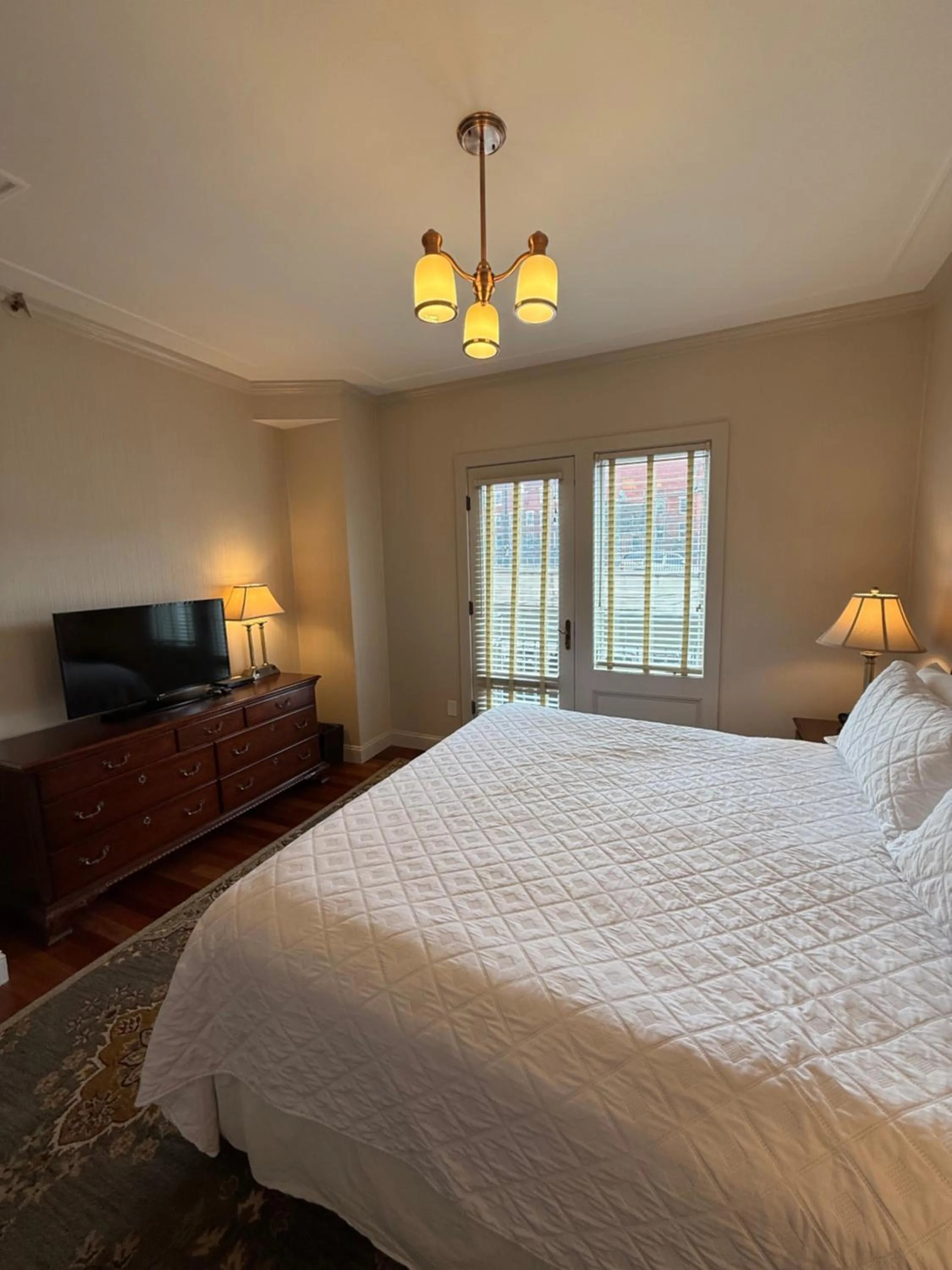 Bedroom, Bed in Penn's View Hotel Philadelphia