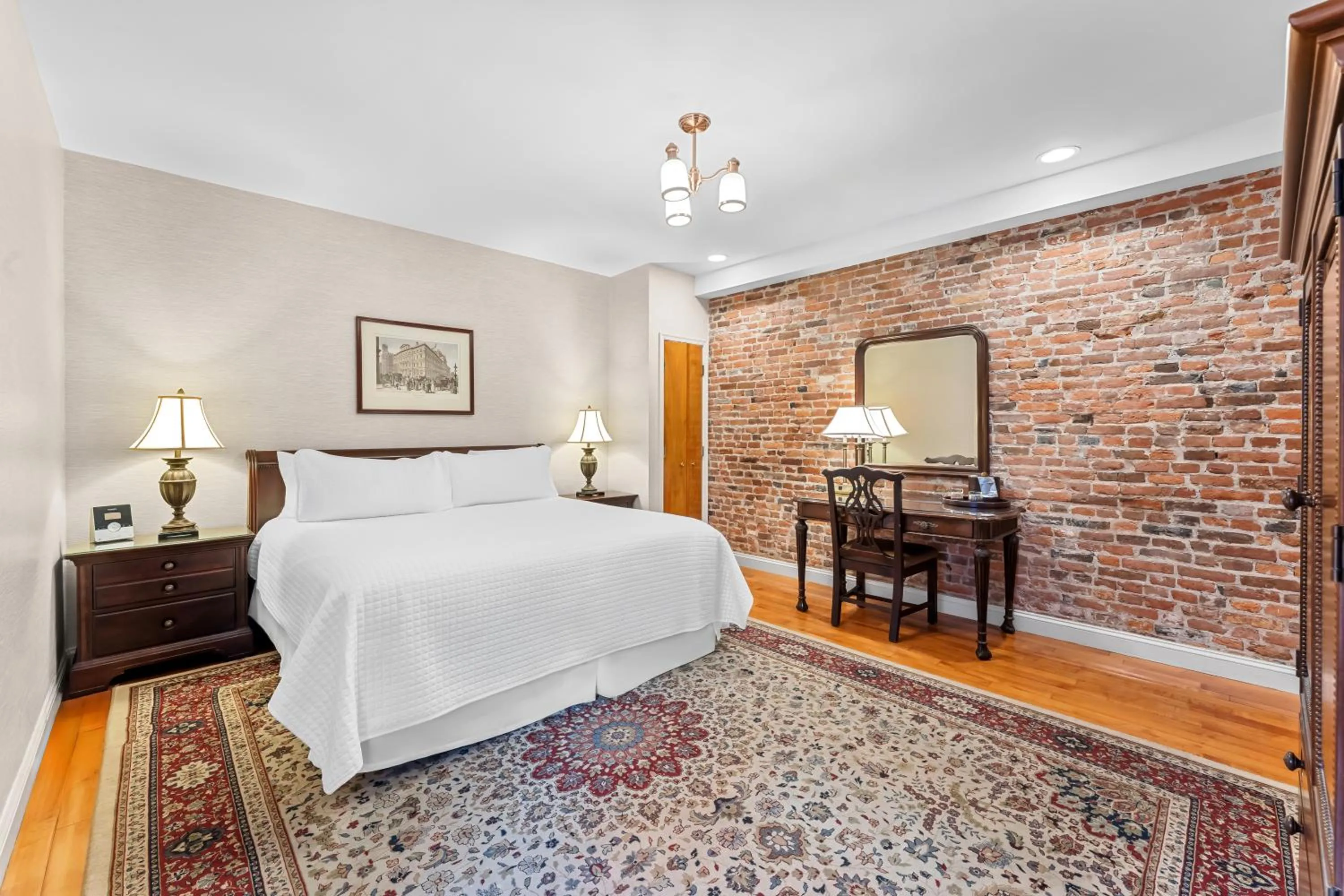 Bedroom, Bed in Penn's View Hotel Philadelphia