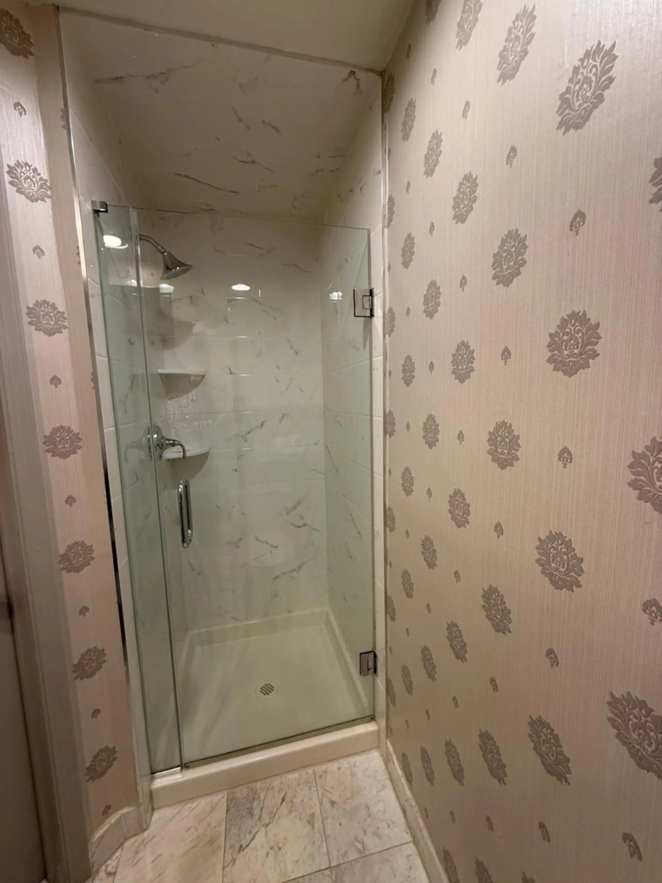 Shower in Penn's View Hotel Philadelphia