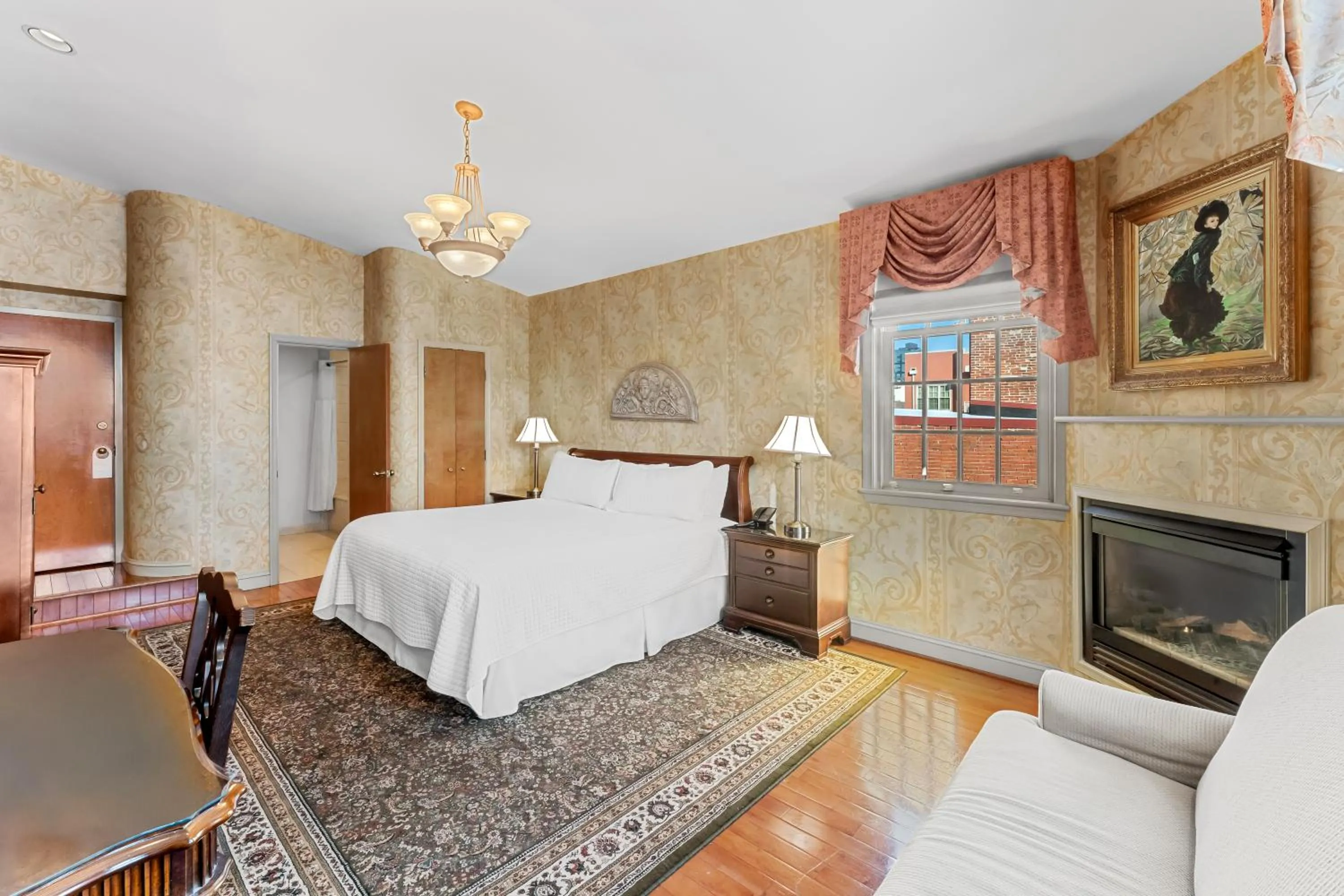 Bedroom, Bed in Penn's View Hotel Philadelphia