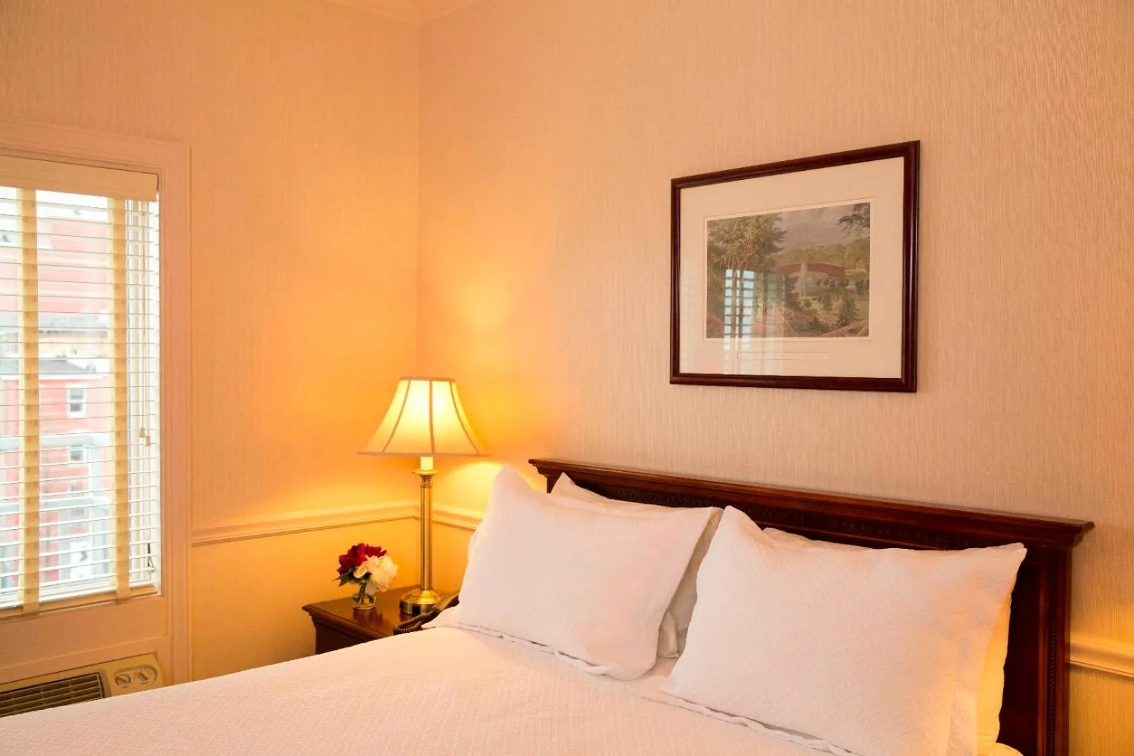 Bedroom, Bed in Penn's View Hotel Philadelphia