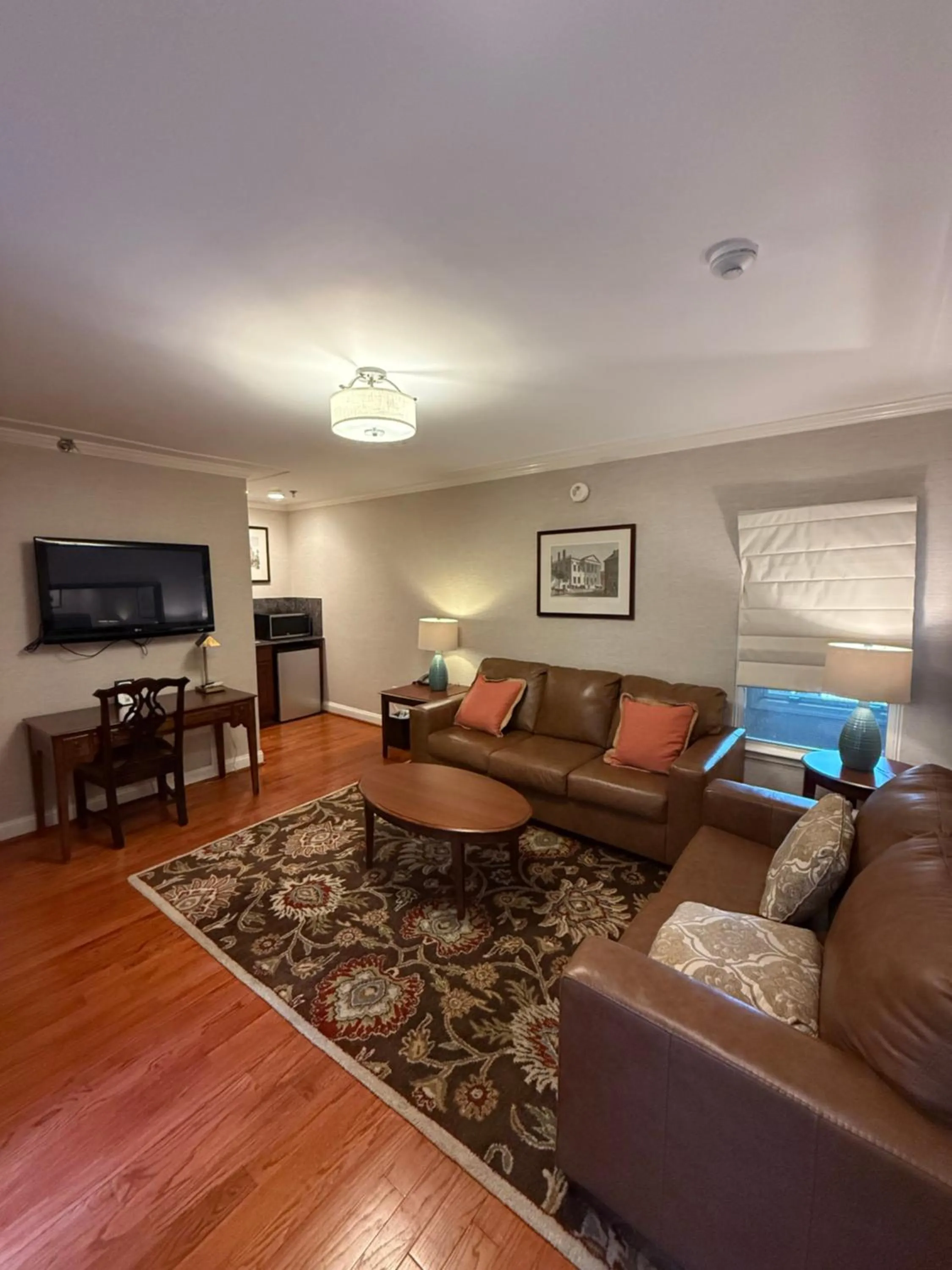 Seating area in Penn's View Hotel Philadelphia