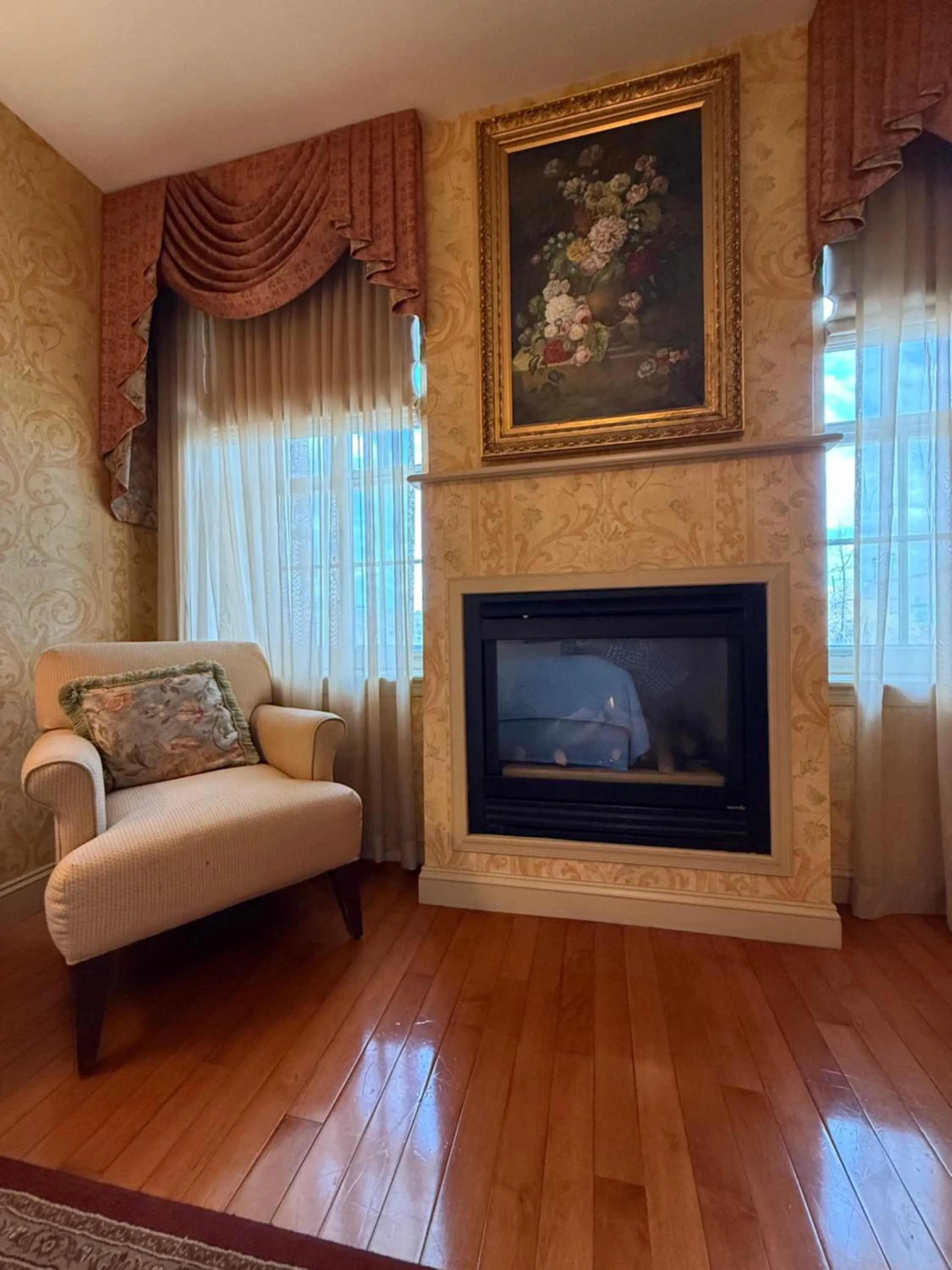 fireplace in Penn's View Hotel Philadelphia