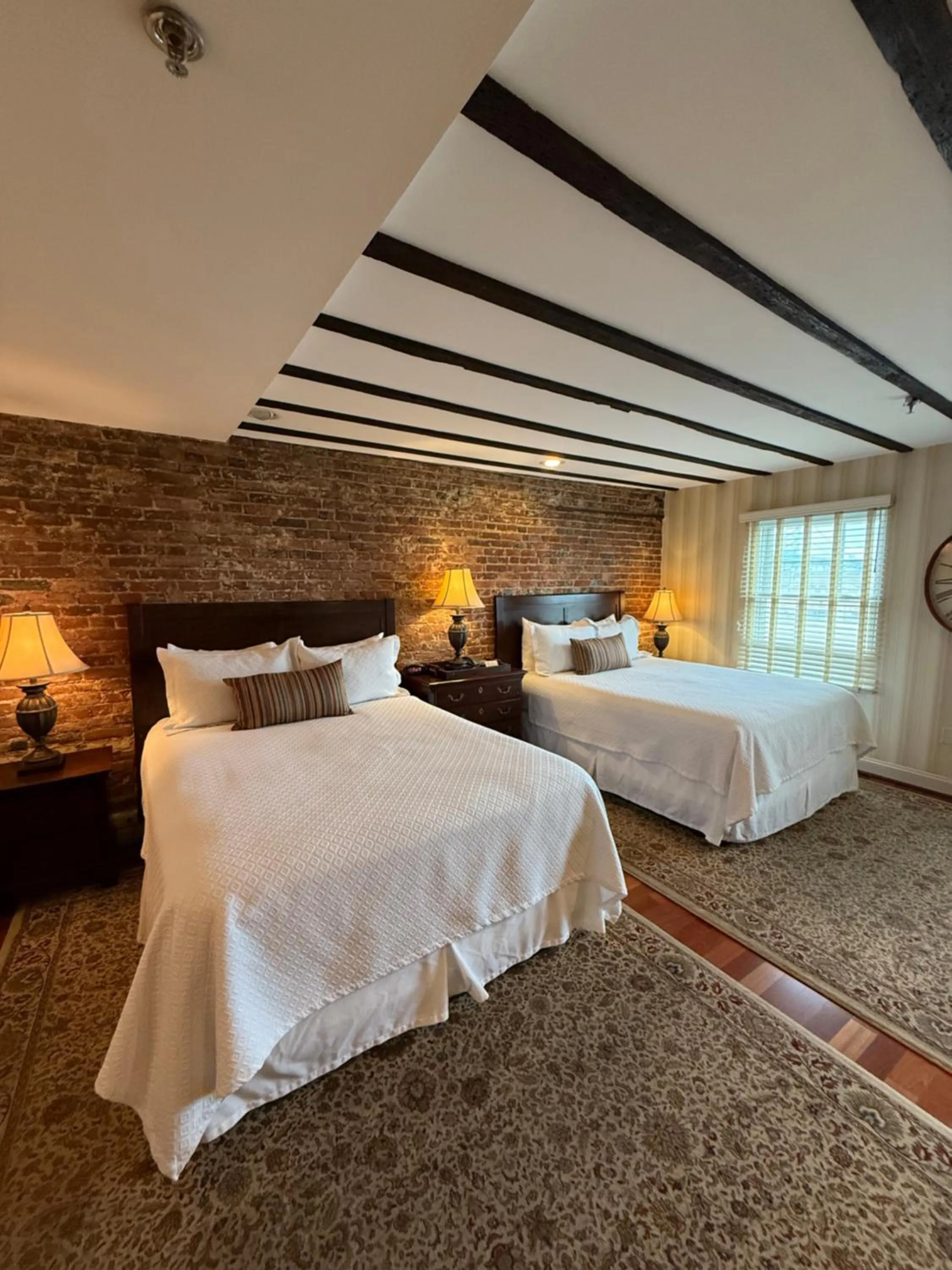 Bedroom, Bed in Penn's View Hotel Philadelphia