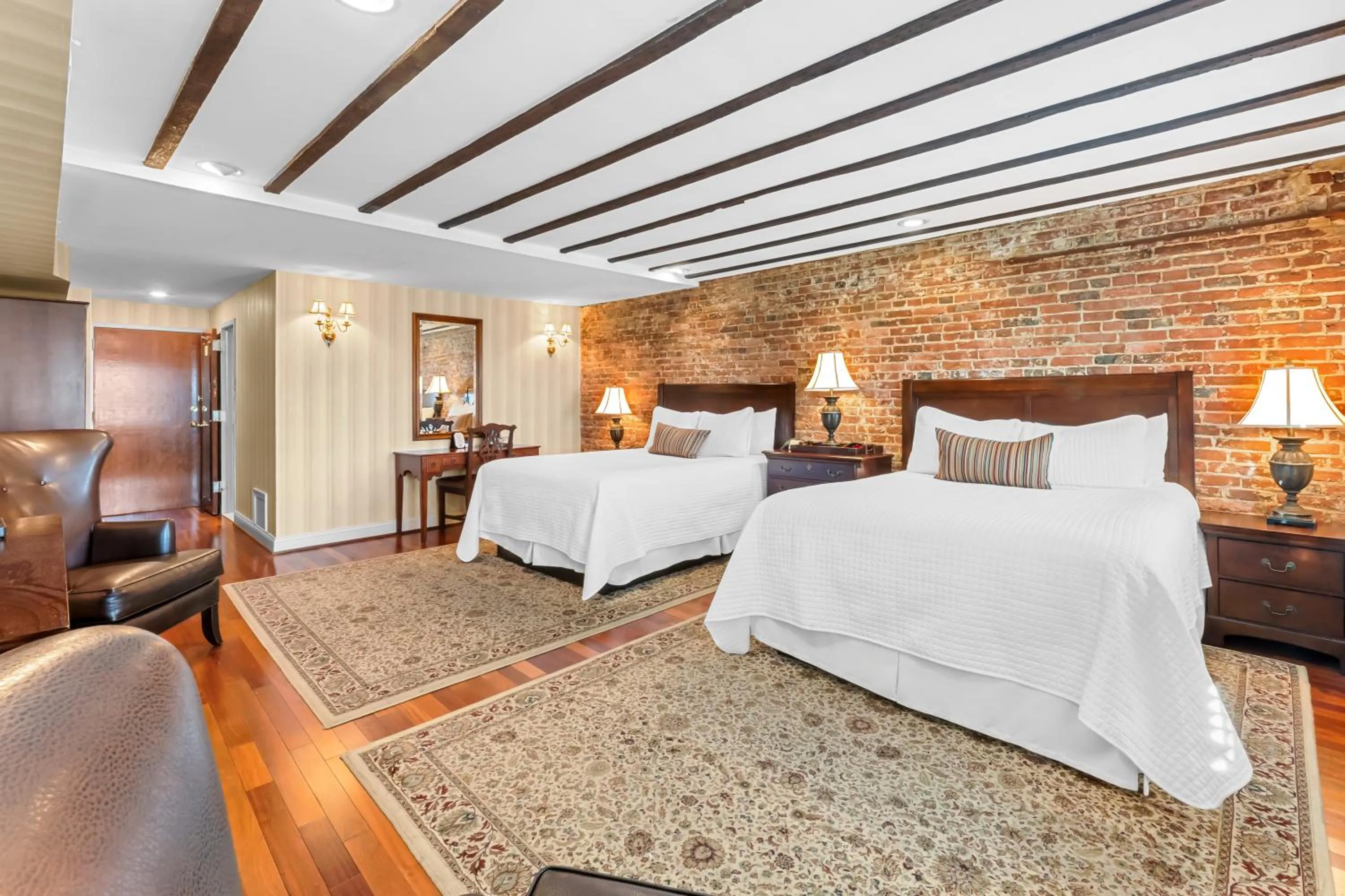 Bed in Penn's View Hotel Philadelphia