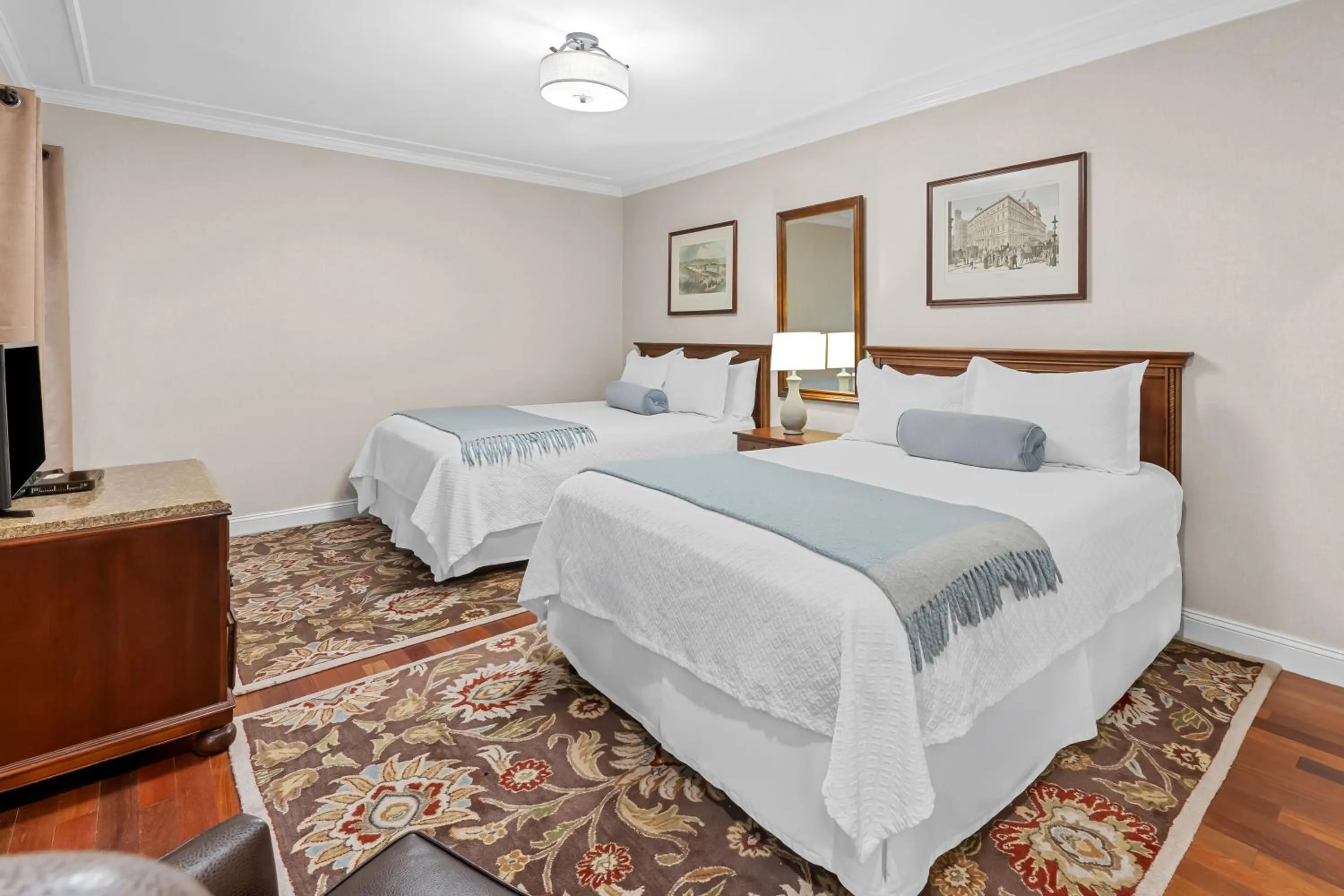 Bed in Penn's View Hotel Philadelphia