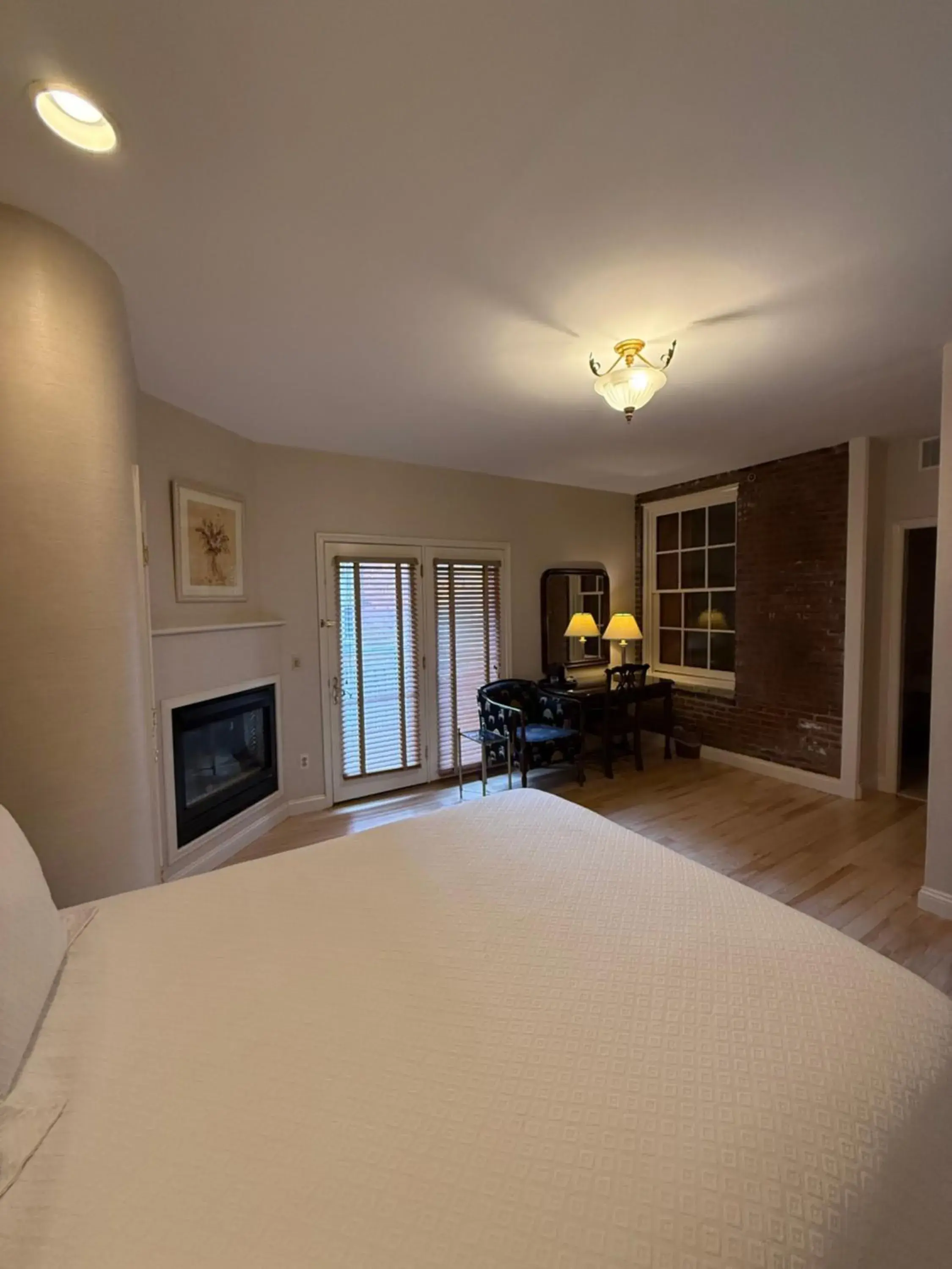 Deluxe Queen Room in Penn's View Hotel Philadelphia Deluxe Queen Room in Penn's View Hotel Philadelphia