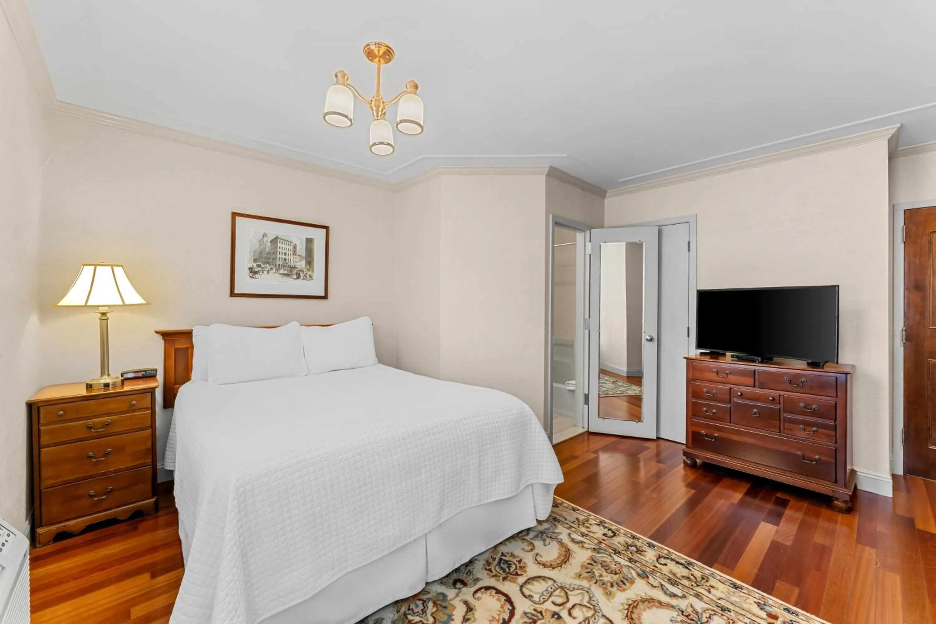 Bedroom, Bed in Penn's View Hotel Philadelphia