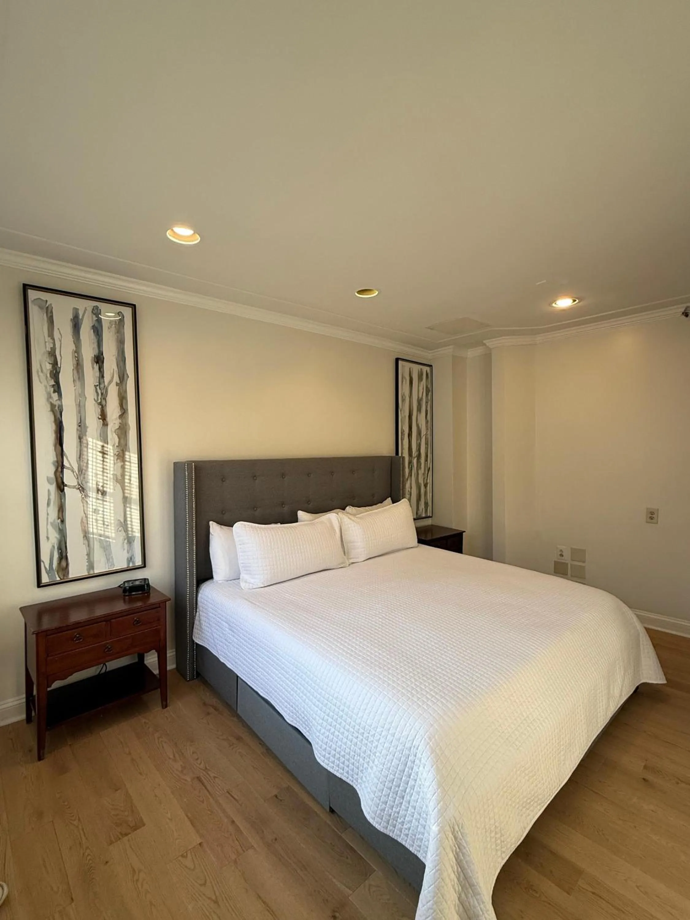 Bedroom, Bed in Penn's View Hotel Philadelphia