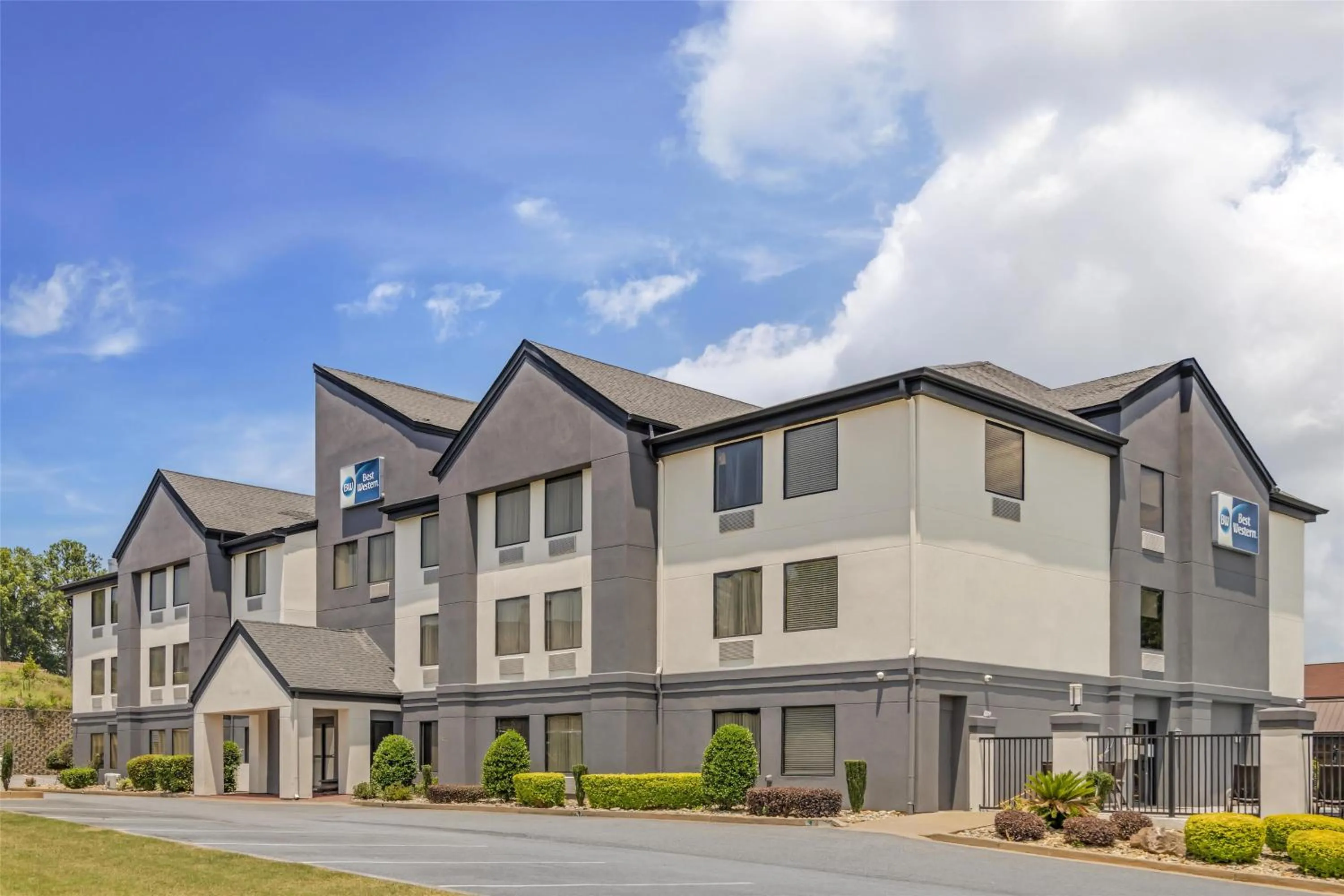 Property building in Best Western Commerce Inn