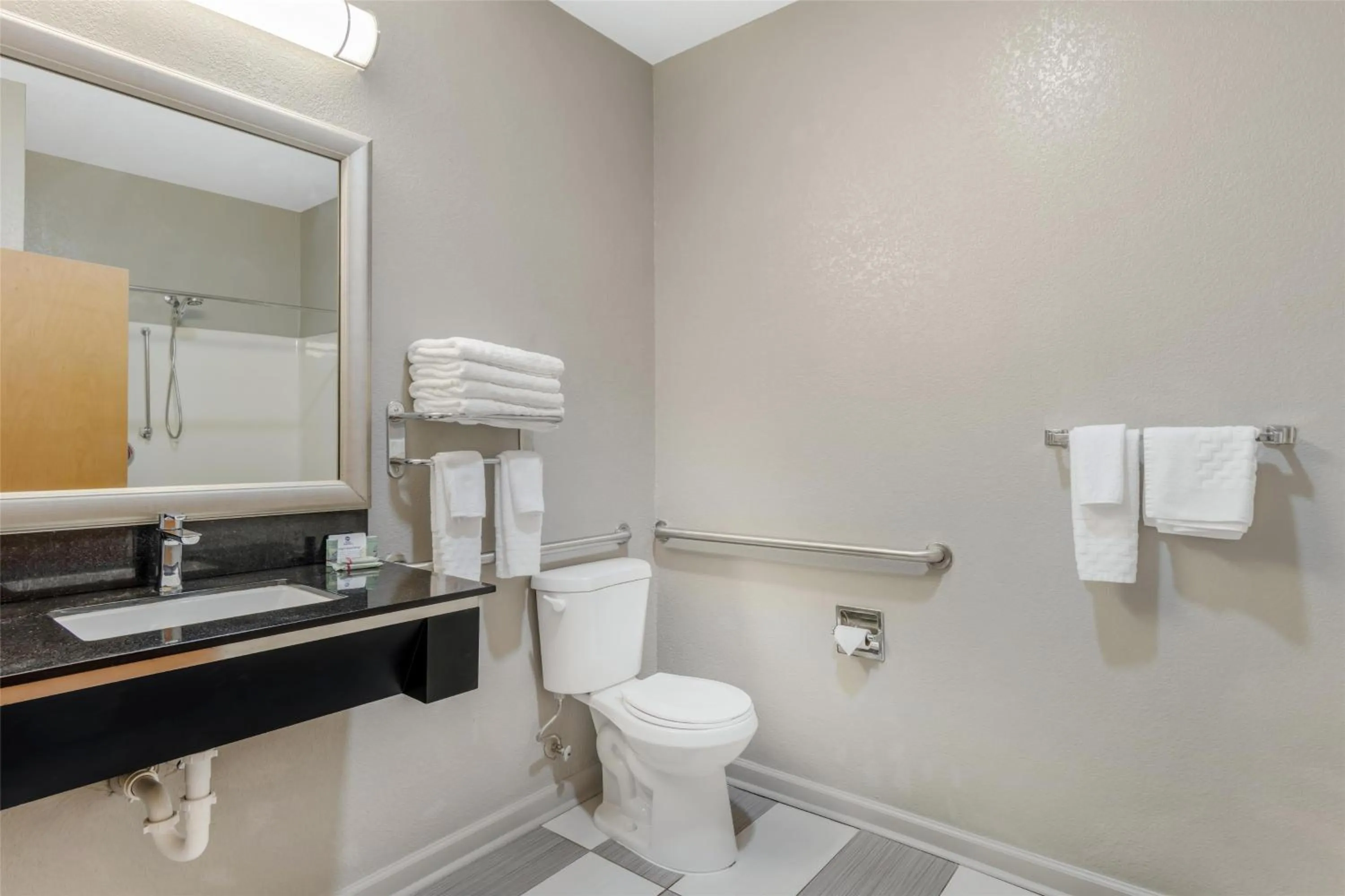 Bathroom in Best Western Commerce Inn