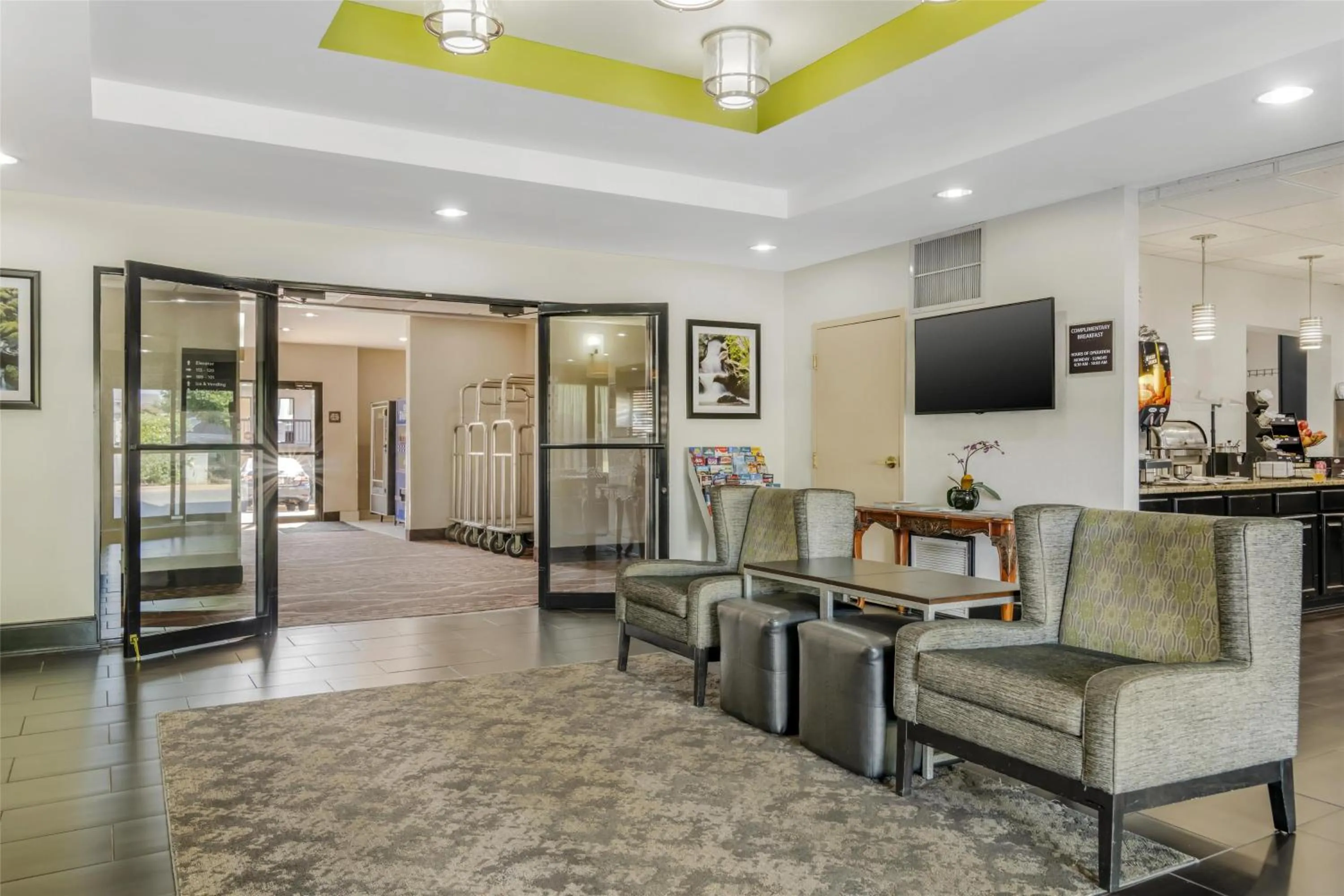 Lobby or reception in Best Western Commerce Inn