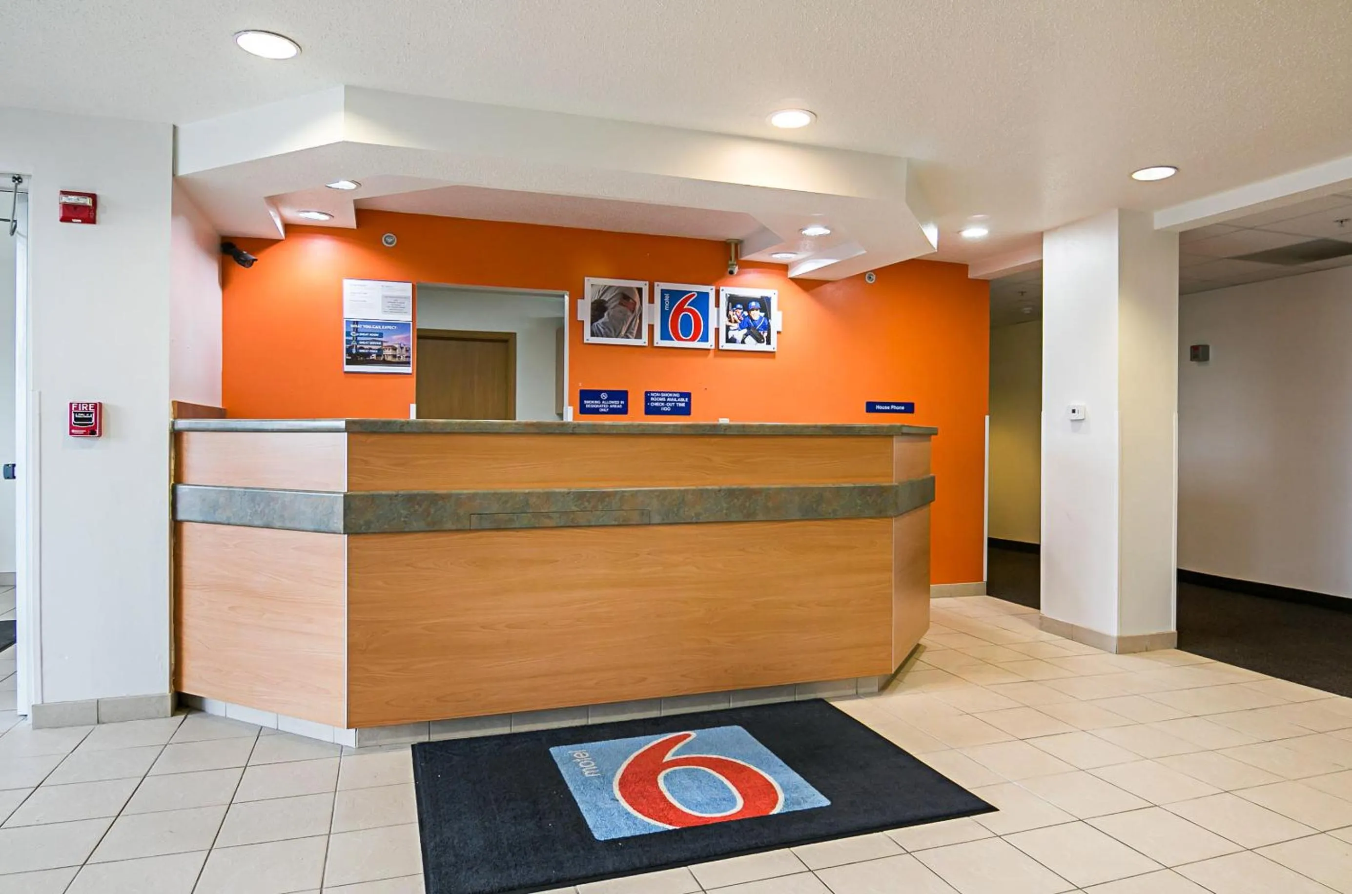 Lobby or reception in Motel 6-Sycamore, IL