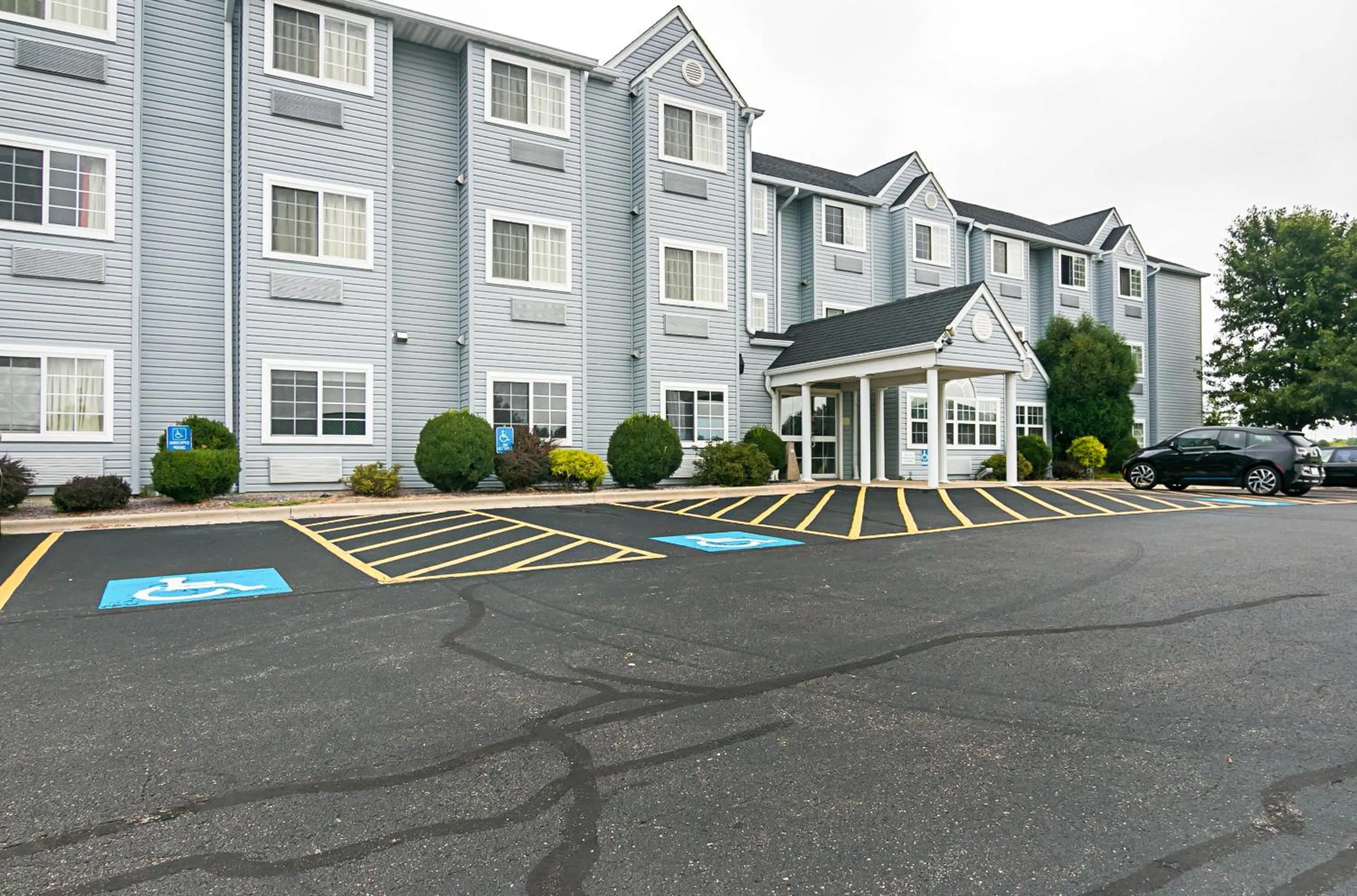 Facade/entrance in Motel 6-Sycamore, IL