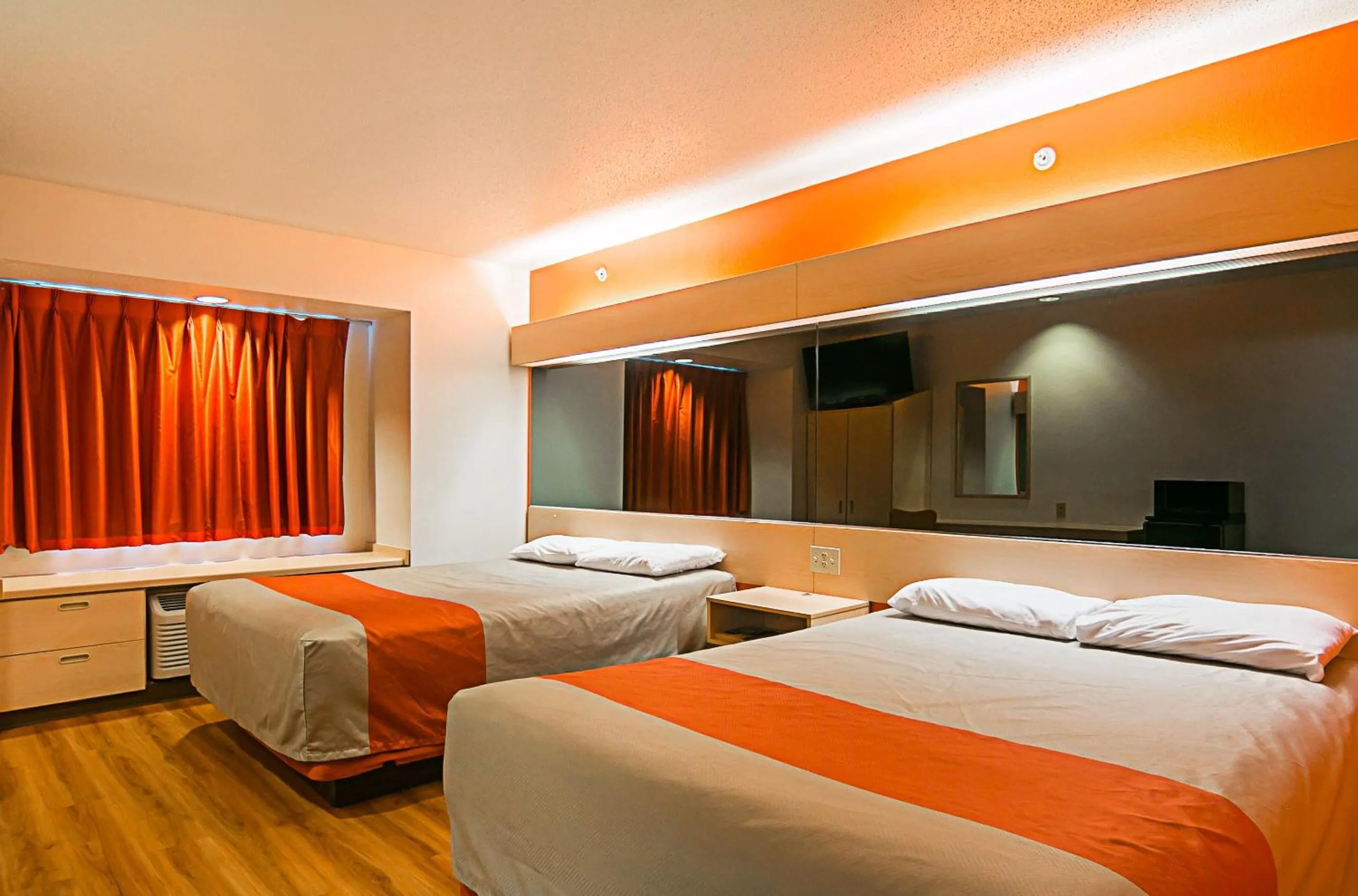 Bedroom, Bed in Motel 6-Sycamore, IL