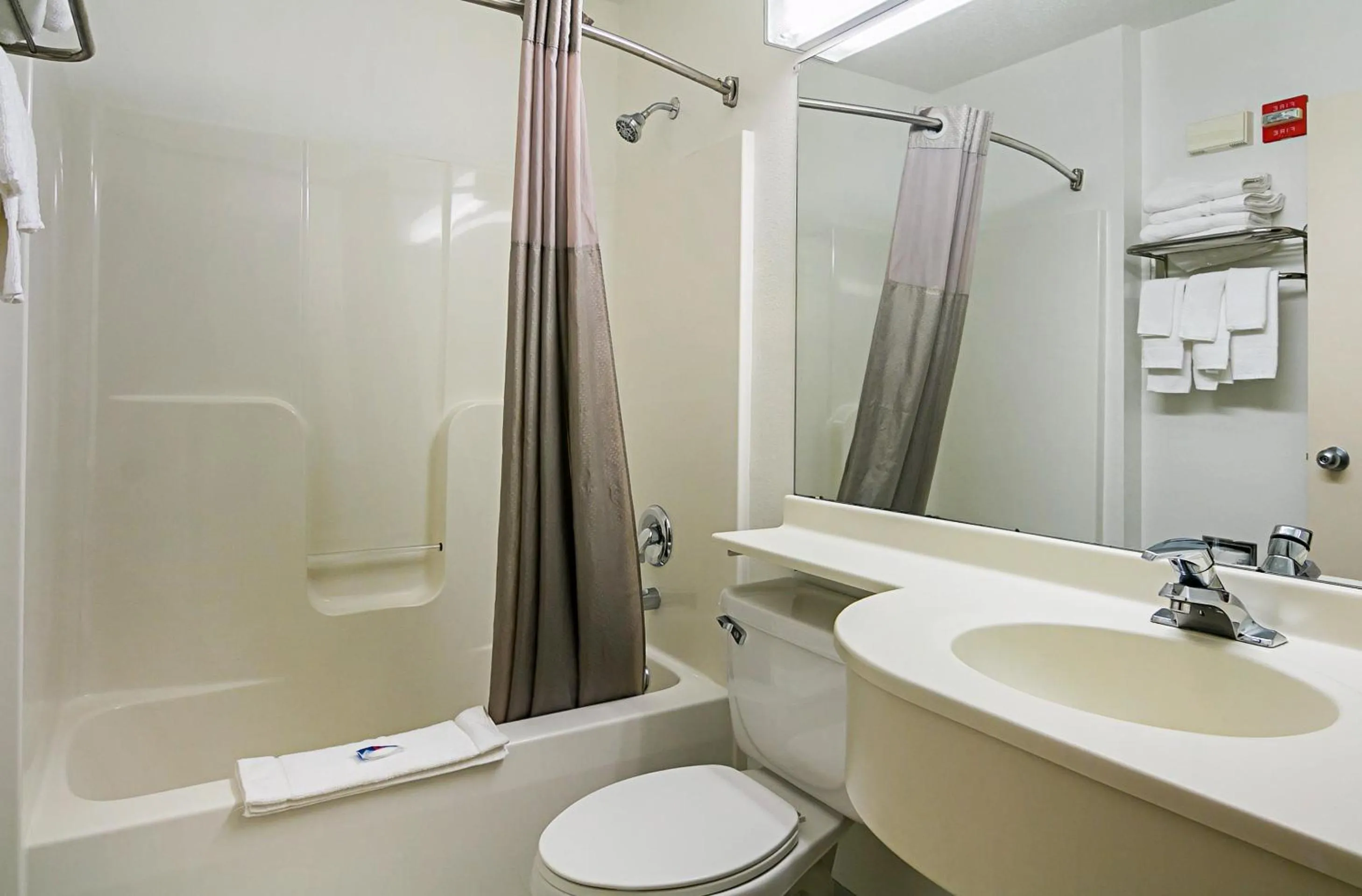 Bathroom in Motel 6-Sycamore, IL