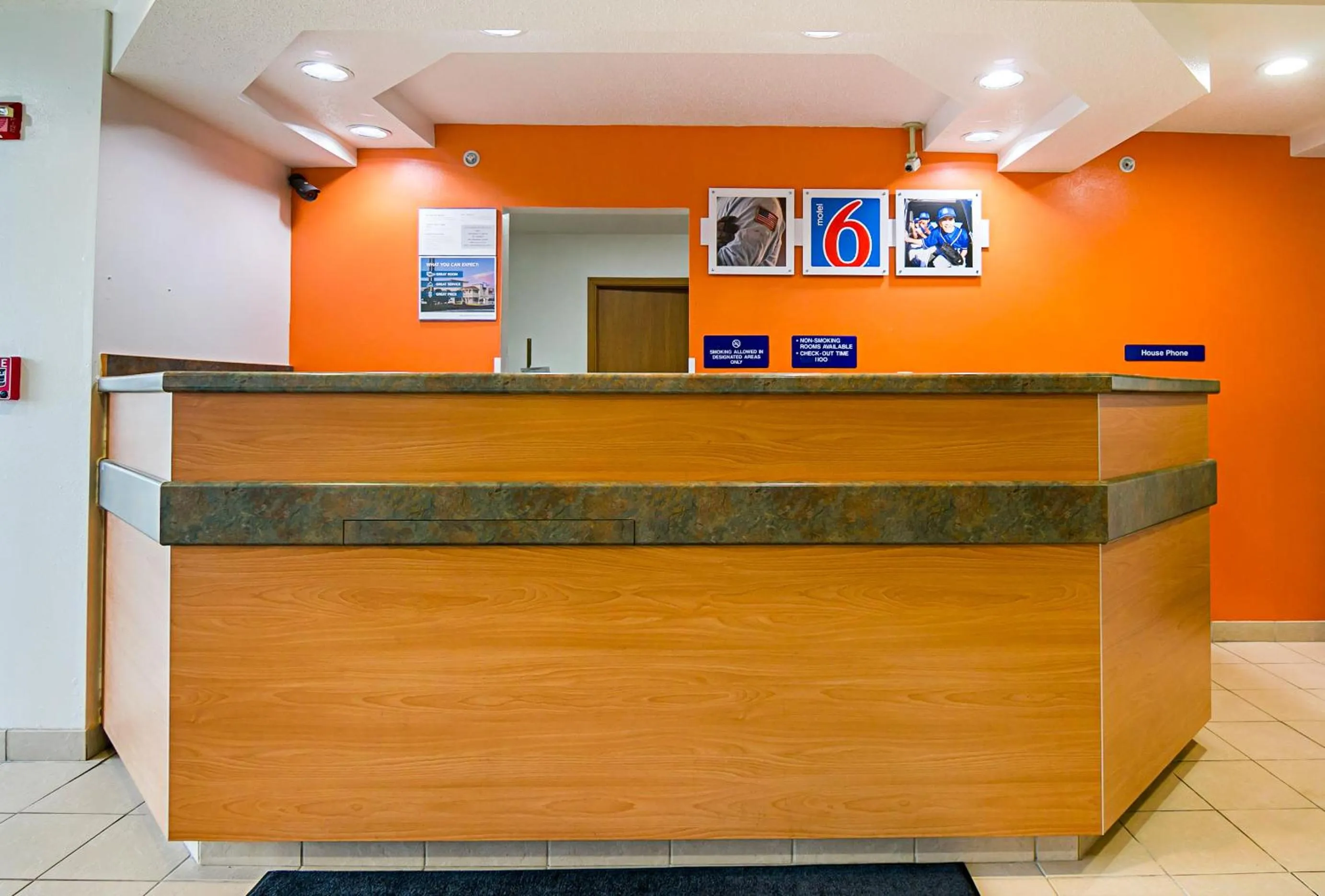 Lobby or reception in Motel 6-Sycamore, IL