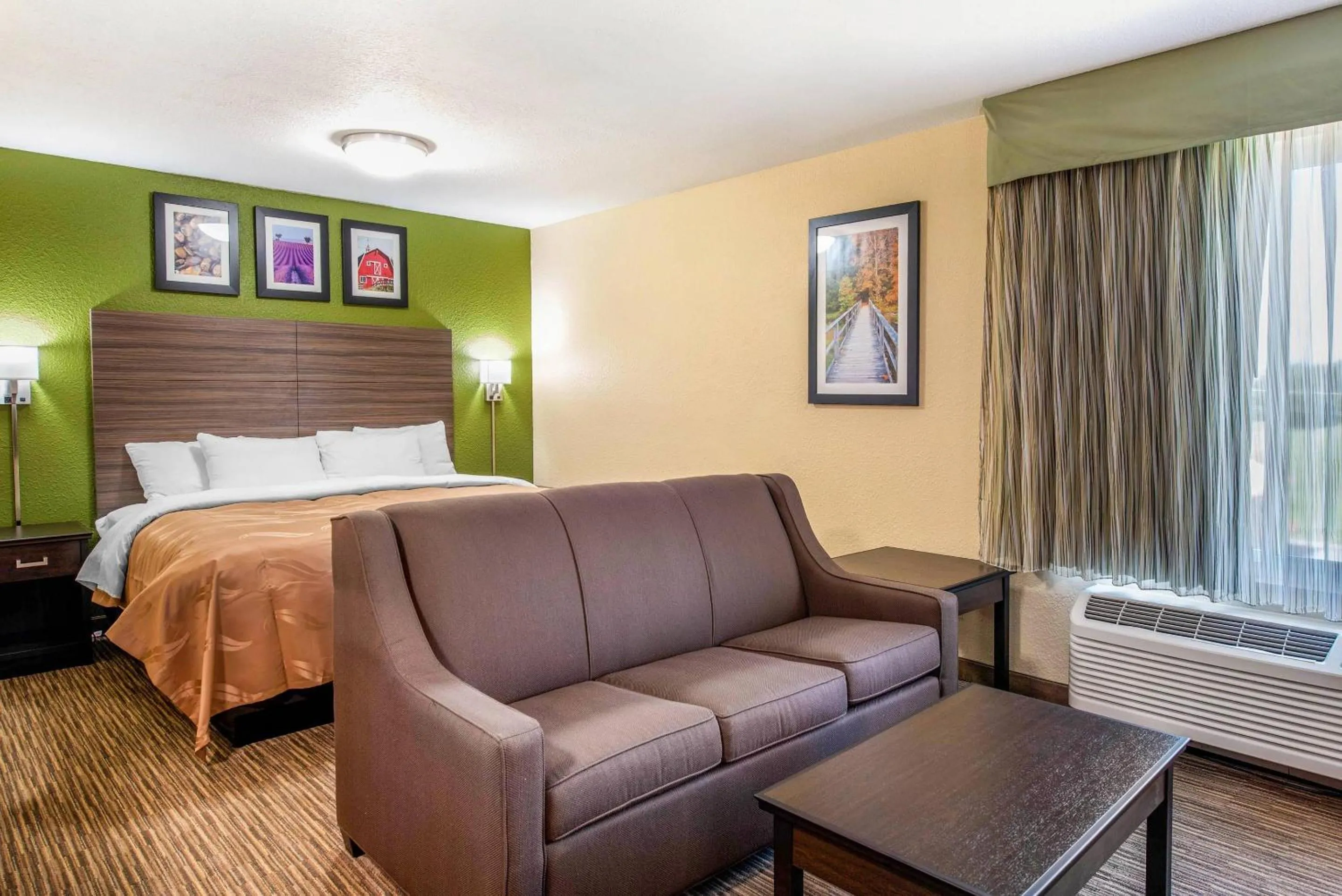 Bedroom, Bed in Quality Inn & Suites Brandenburg - Fort Knox