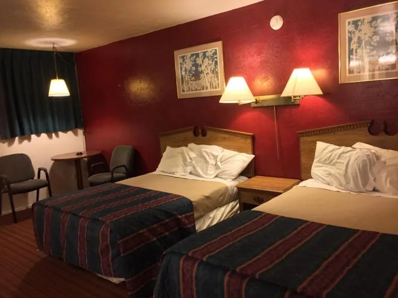 Bed in Ranch House Inn & Suites