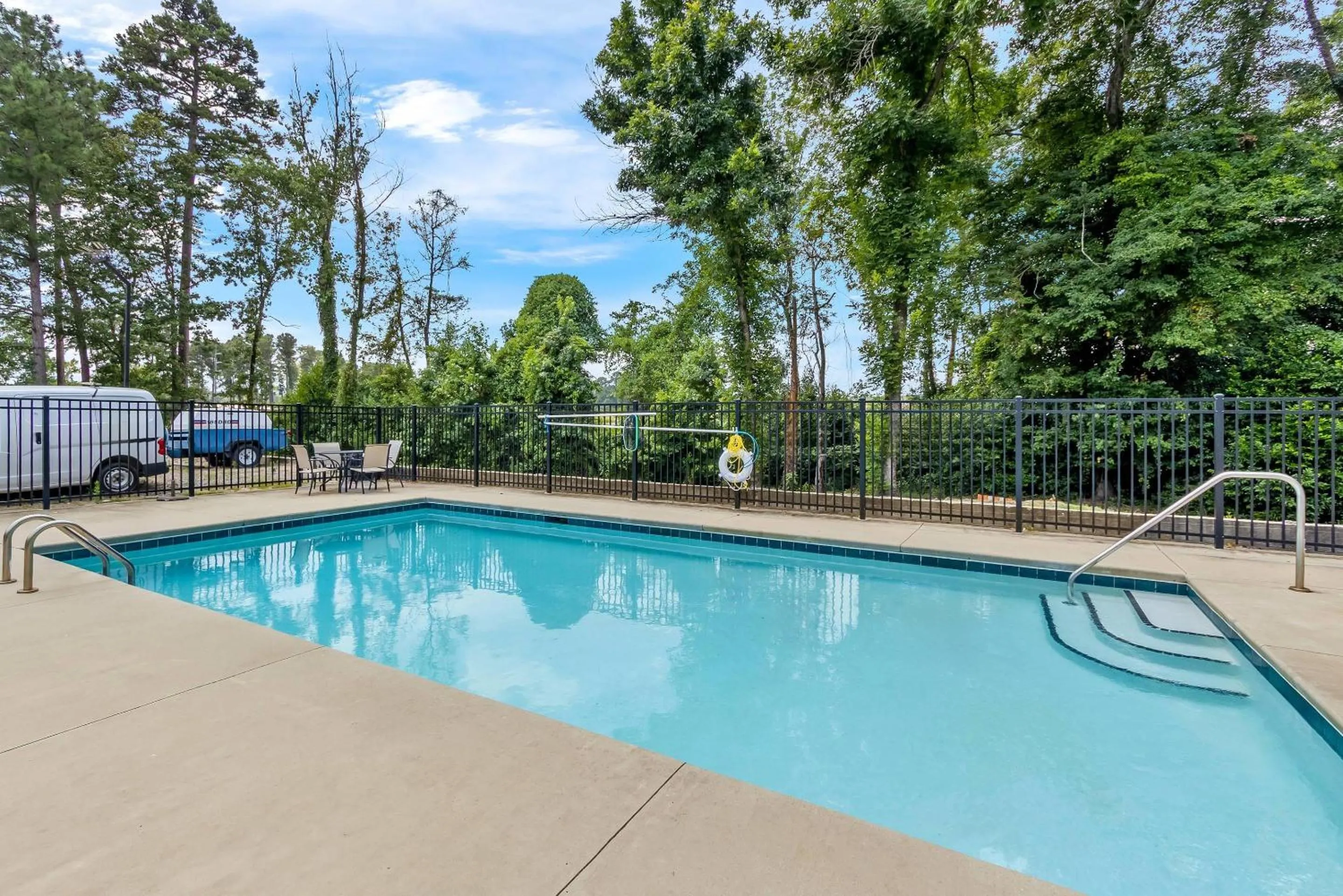 Swimming pool in Econo Lodge Inn & Suites Cayce I-26 Airport