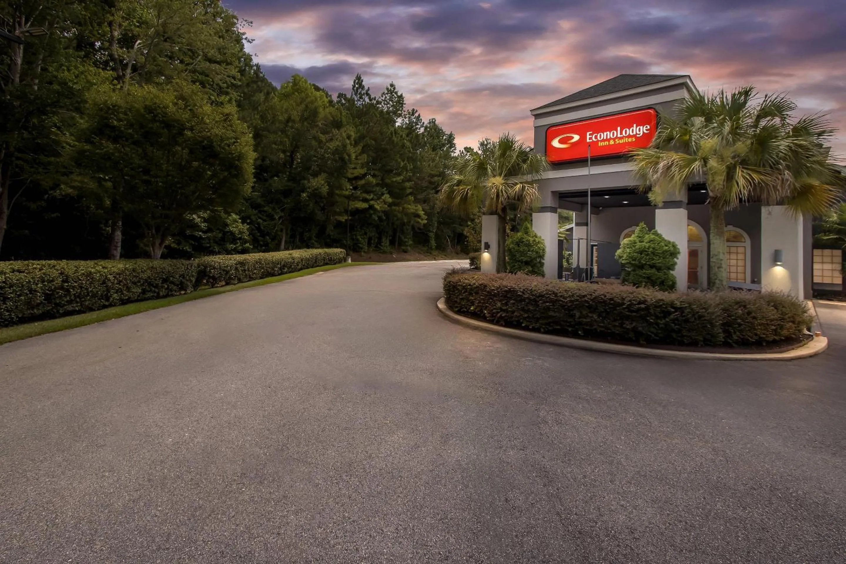 Property building in Econo Lodge Inn & Suites Cayce I-26 Airport