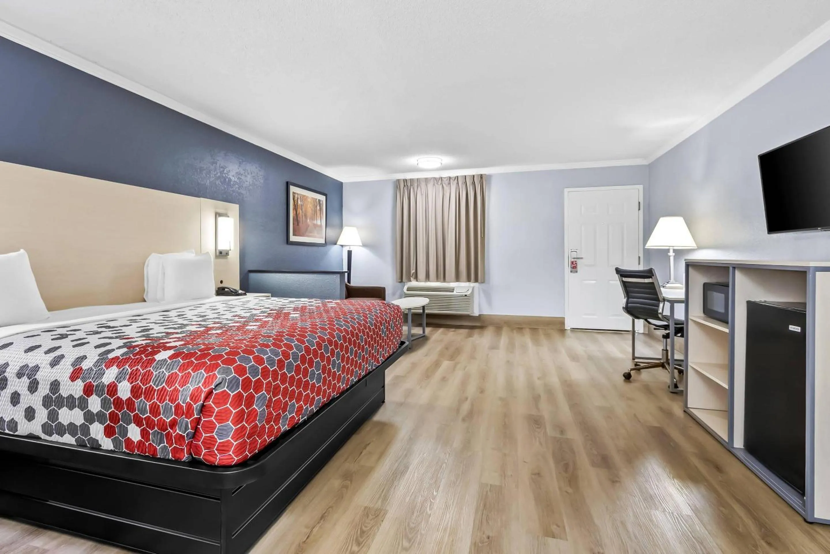 Bedroom, Bed in Econo Lodge Inn & Suites Cayce I-26 Airport