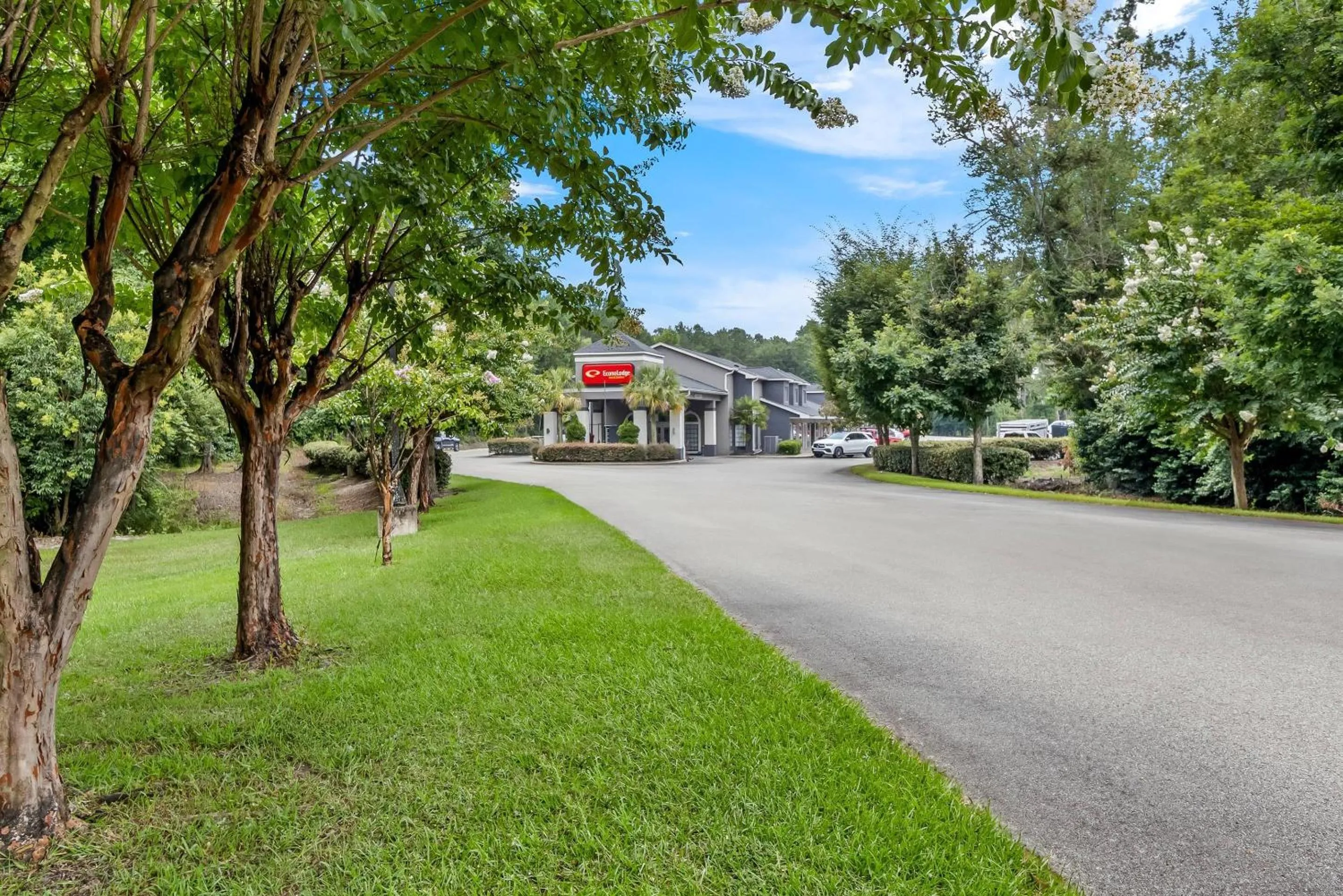 Property building in Econo Lodge Inn & Suites Cayce I-26 Airport