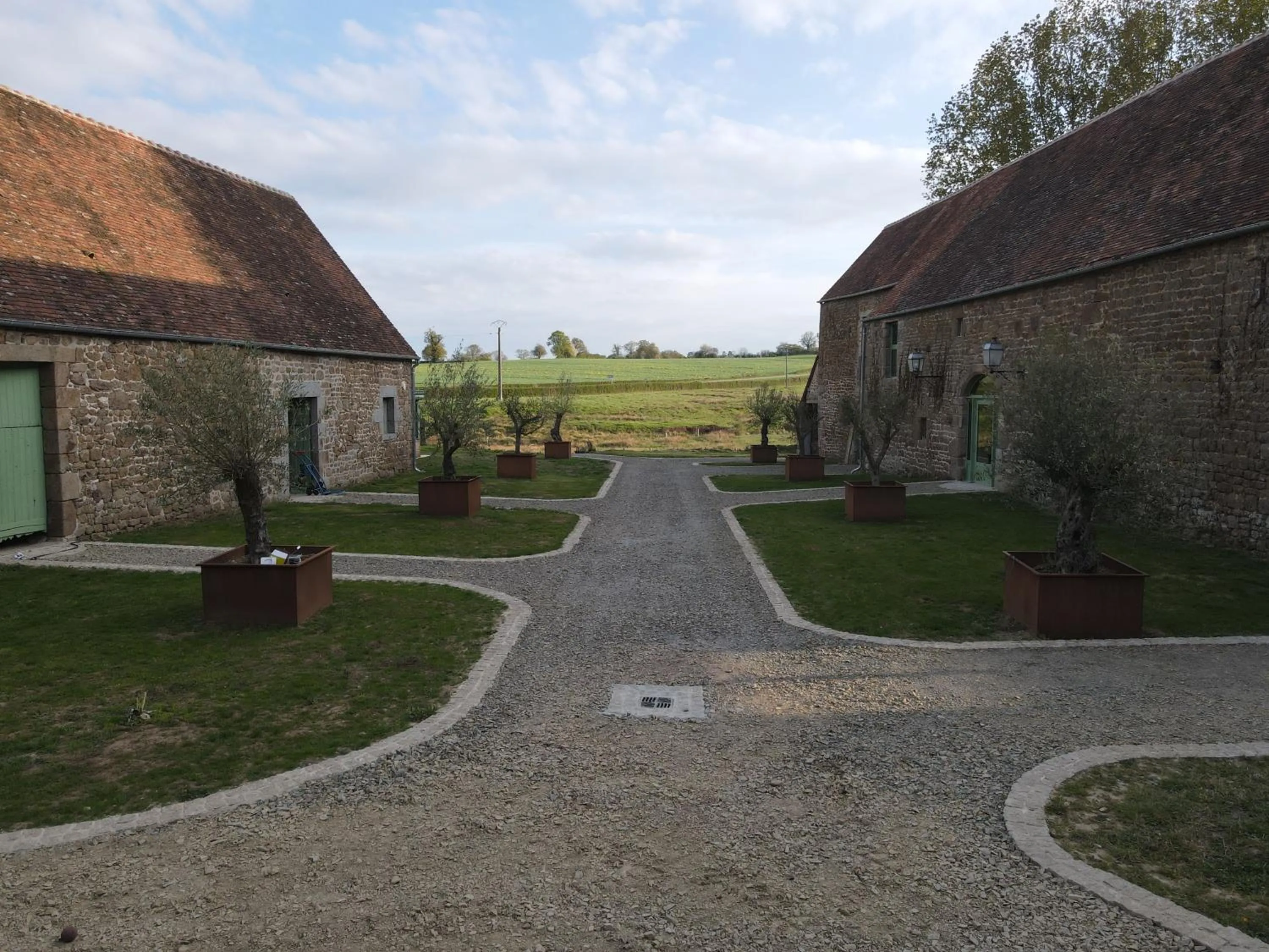 Inner courtyard view in Domaine Des Tours Vauquelin