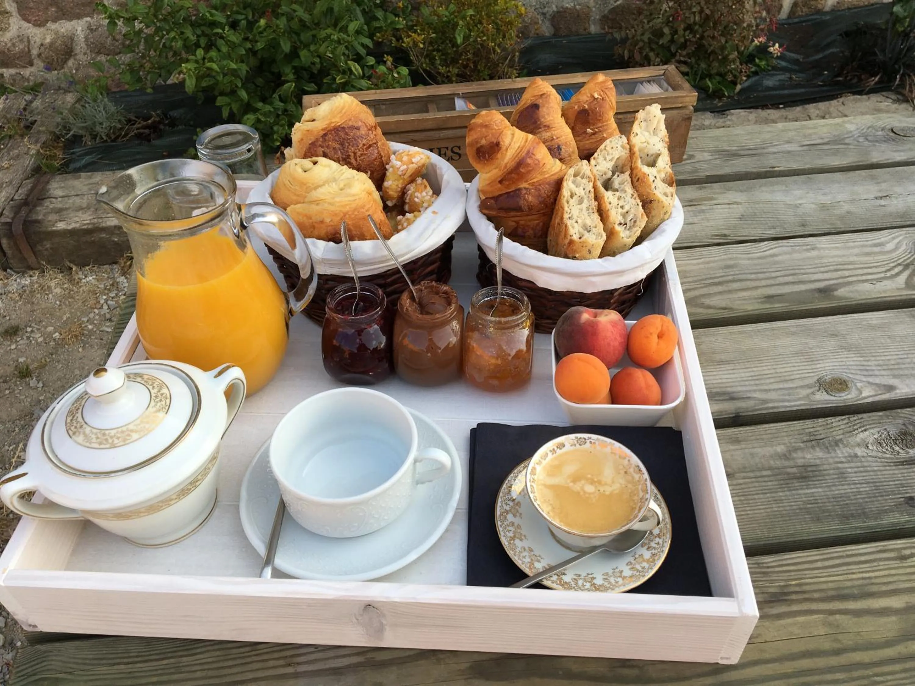 Breakfast in Domaine Des Tours Vauquelin