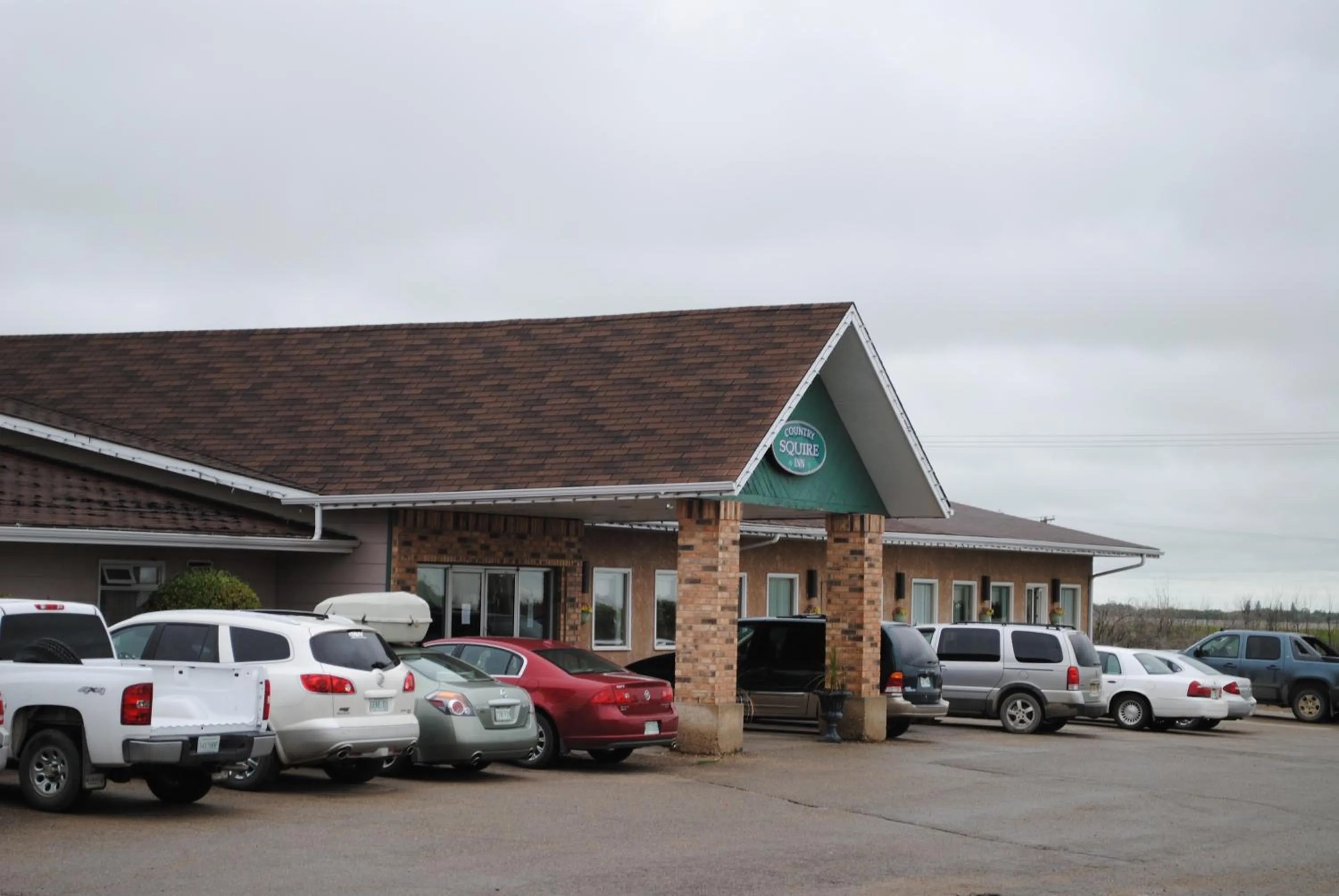 Property building in Moosomin Country Squire Inn