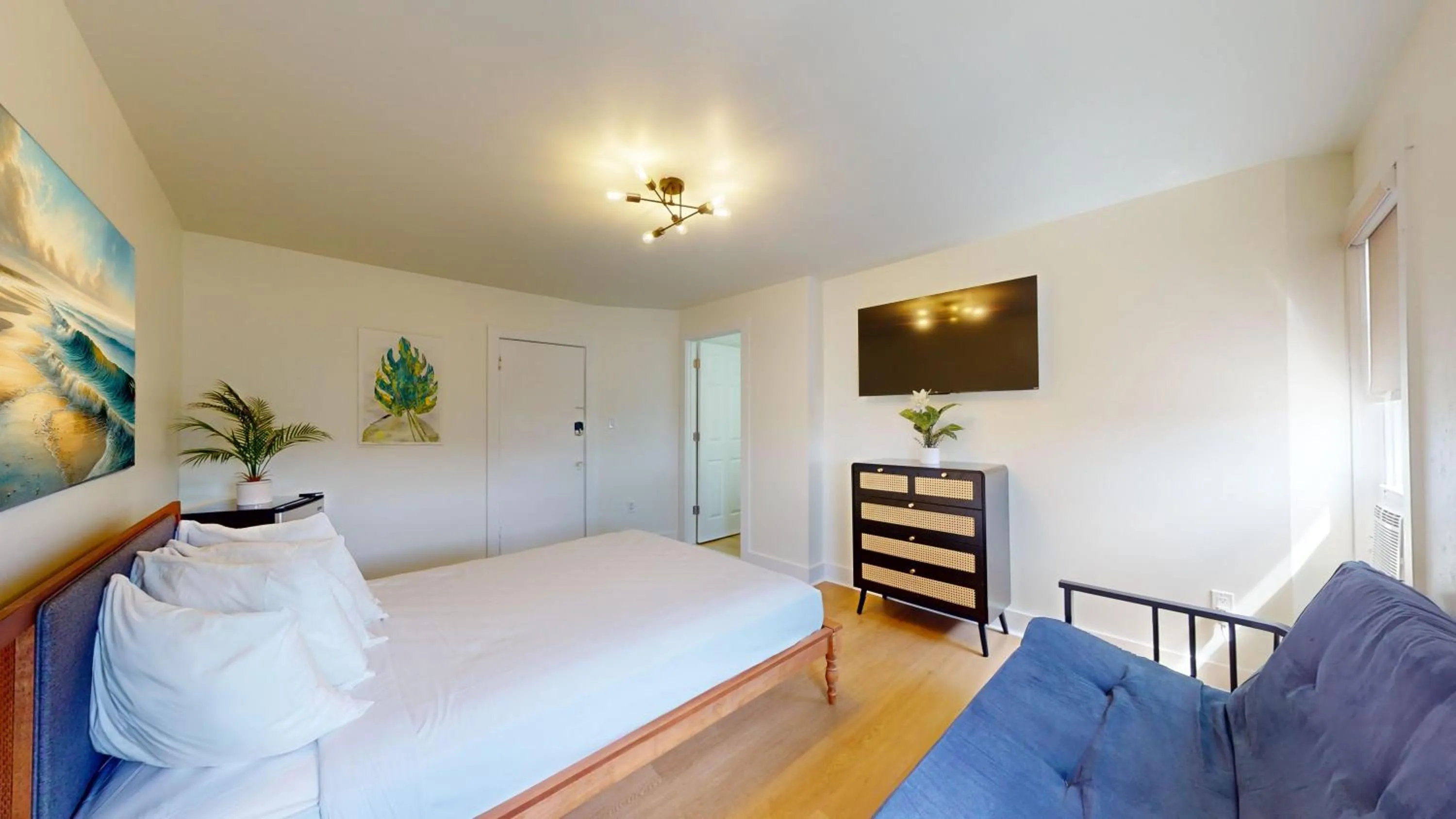 Bedroom, Bed in The Cove