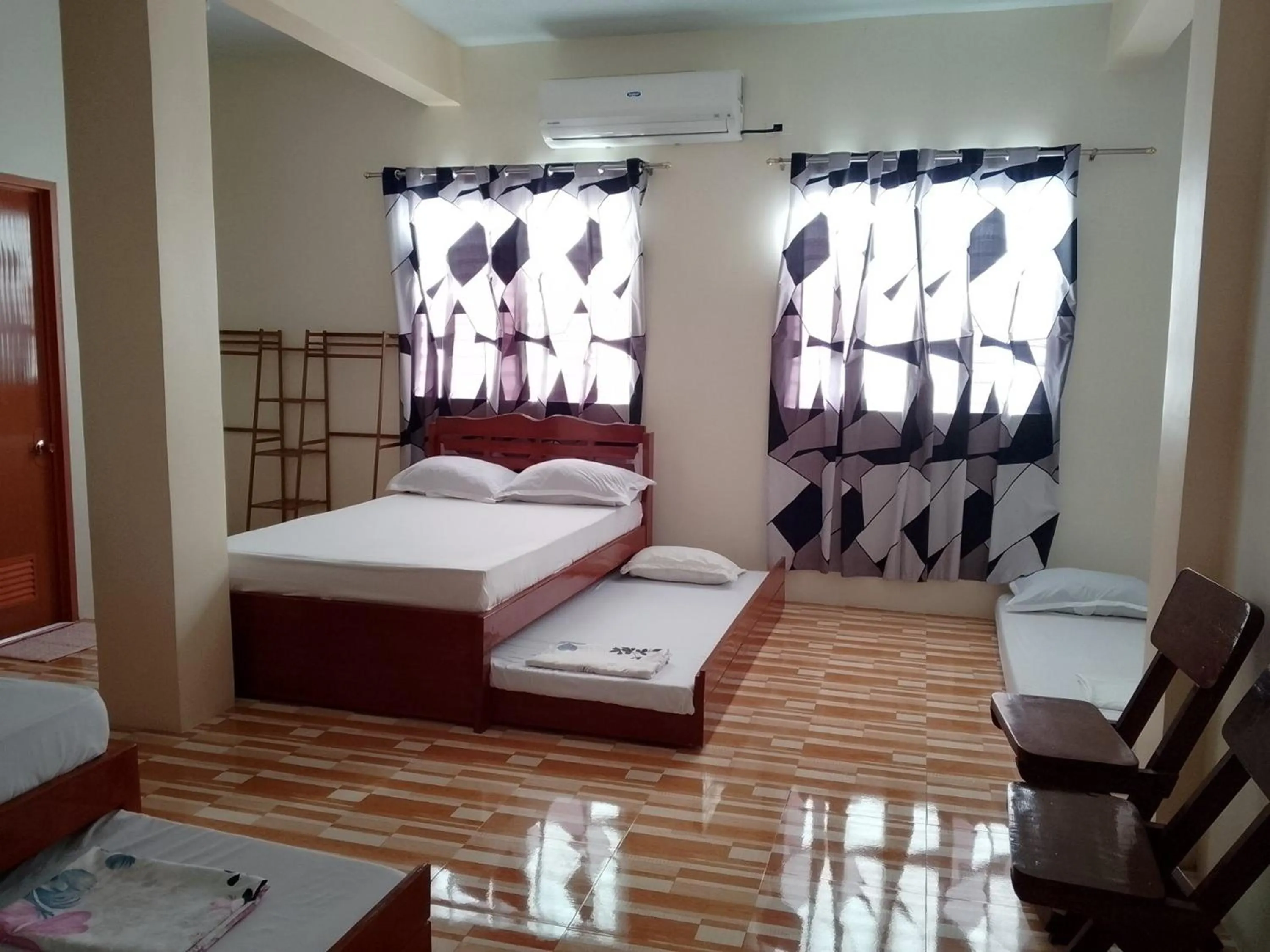 Photo of the whole room, Bed in July's Haven Seaside Pension Camiguin