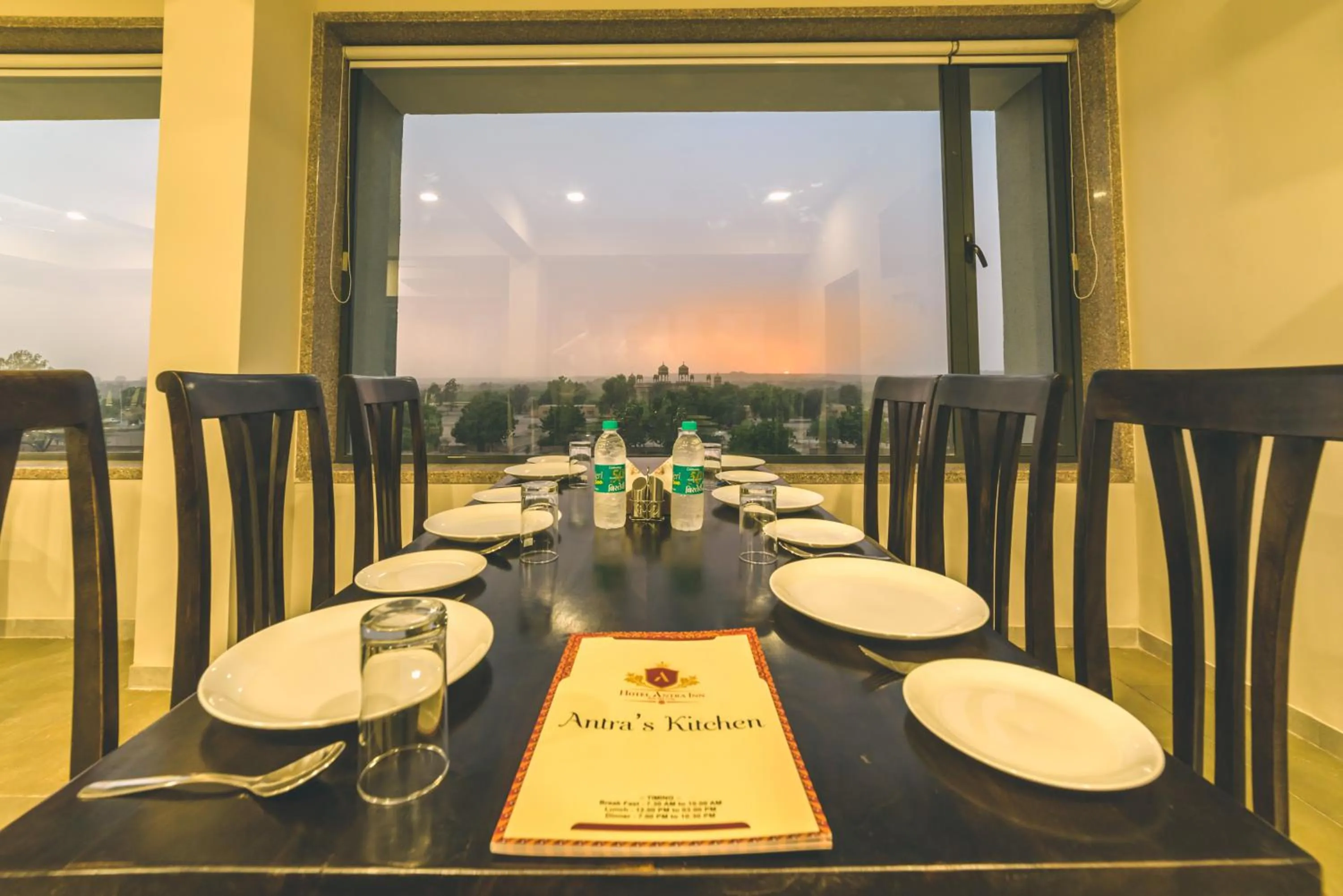 Restaurant/places to eat in Hotel Antra Inn