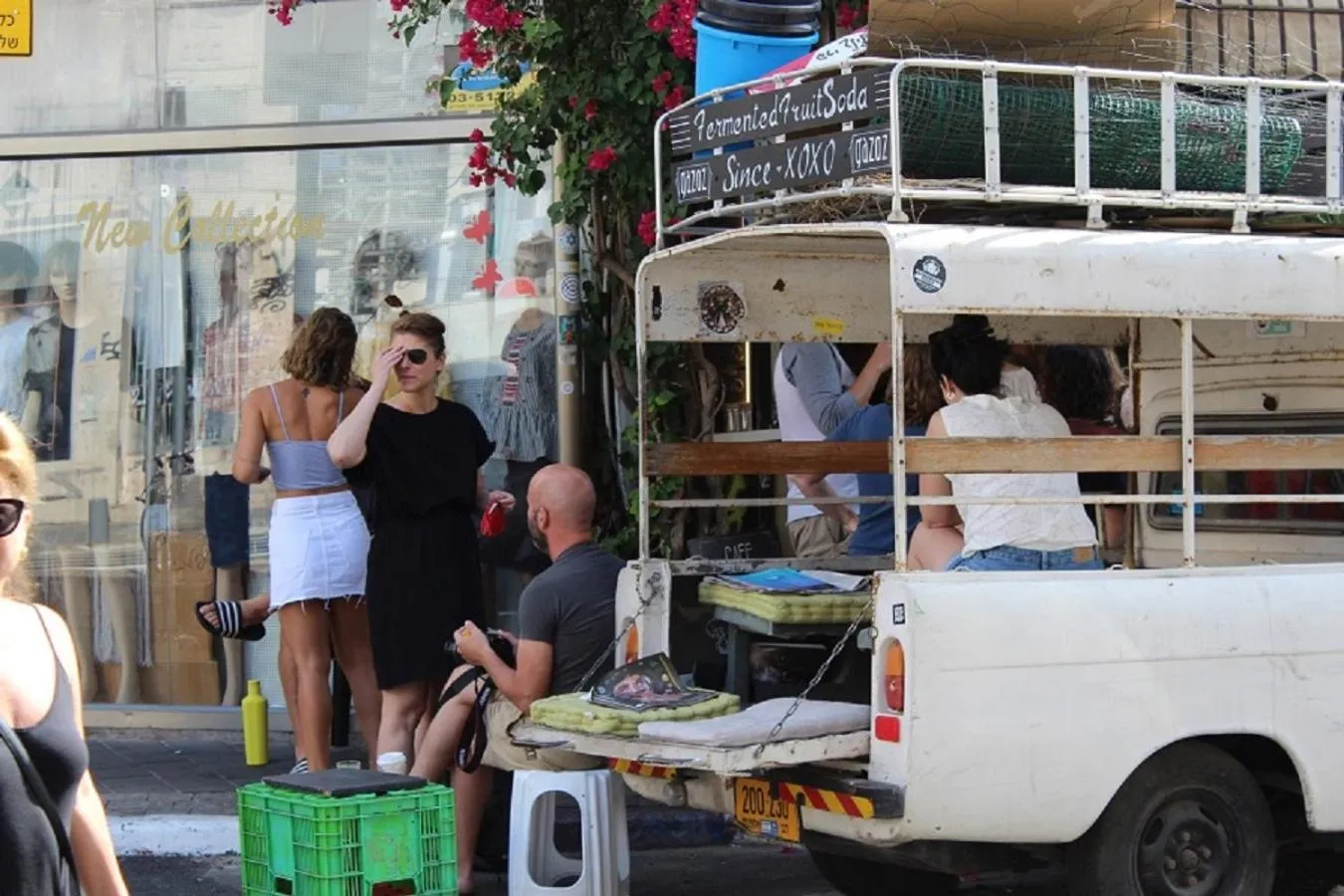 Neighbourhood in Dave Levinsky, a member of Brown Hotels