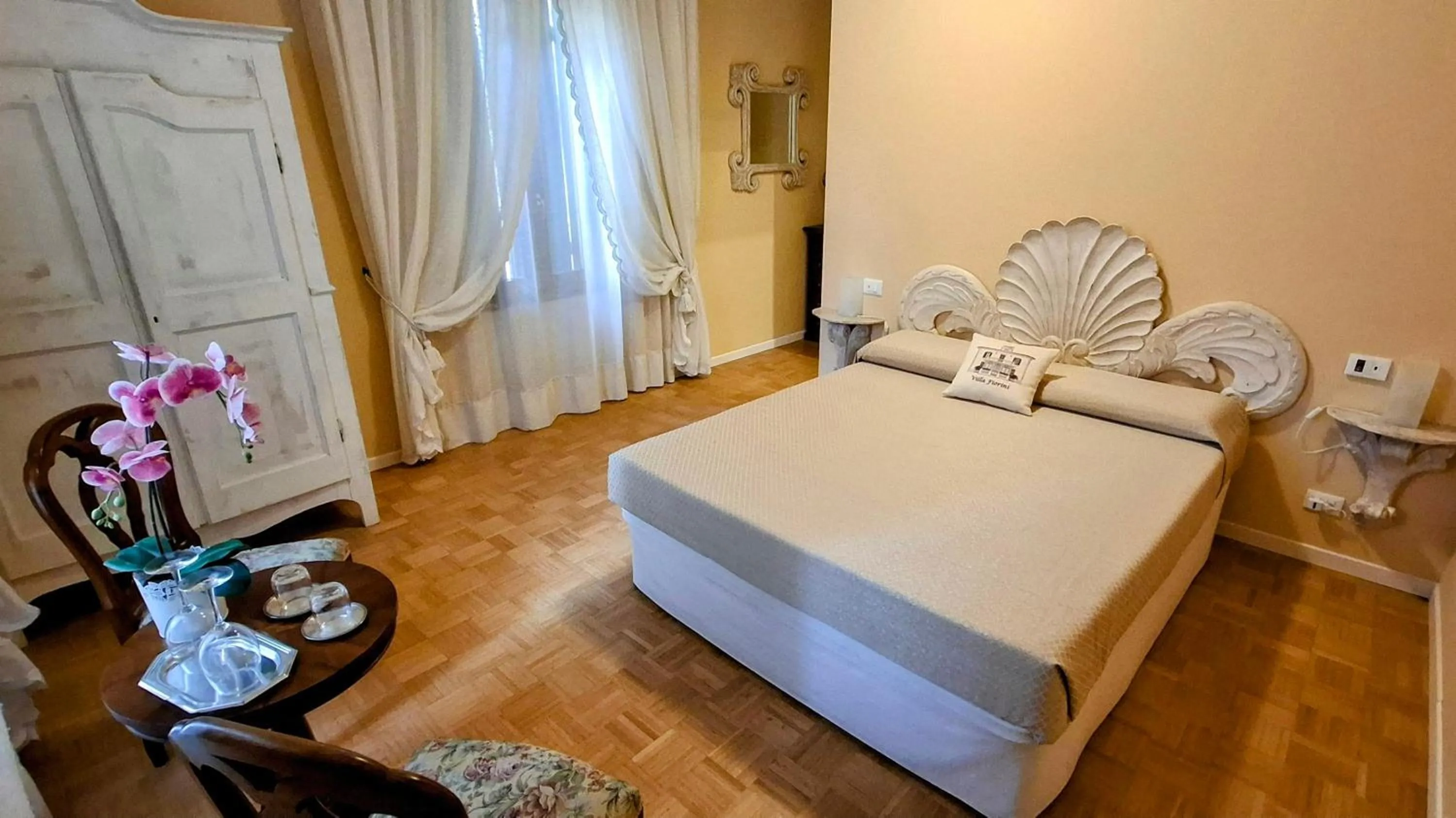 Bed in B&B Villa Fiorini