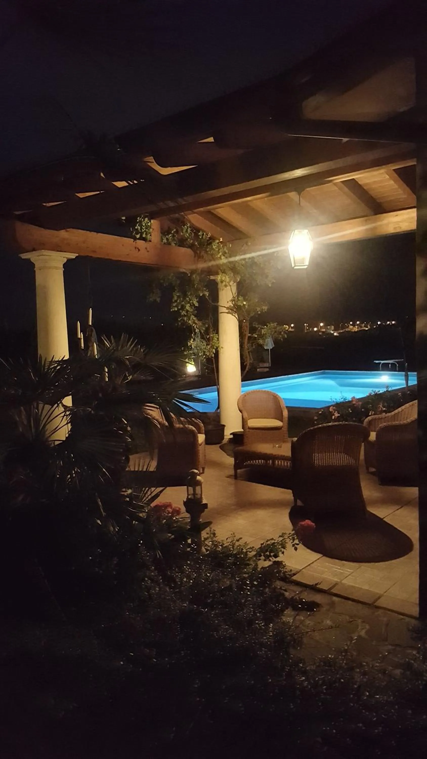 Pool view in B&B Villa Fiorini