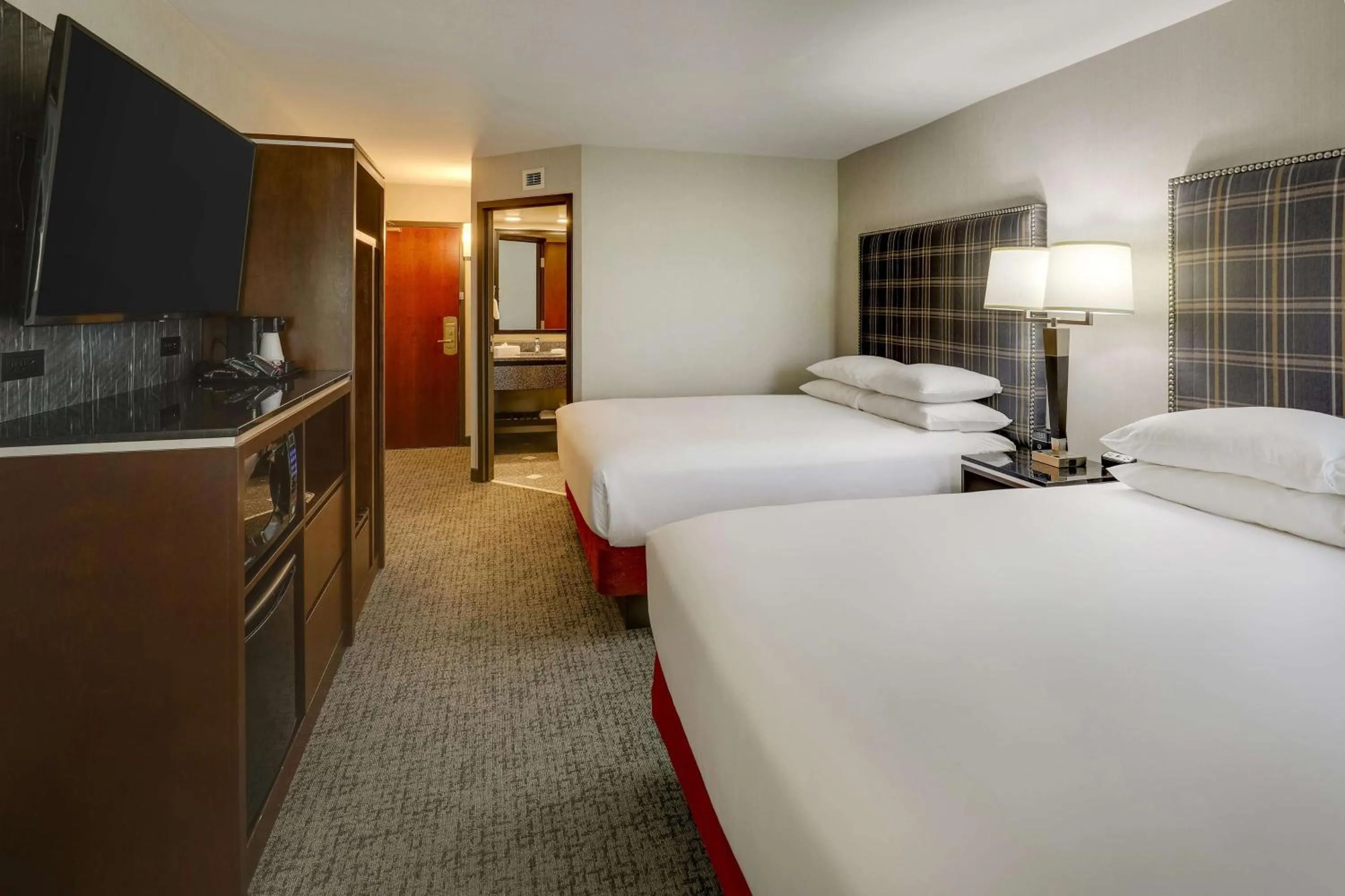 Bedroom, Bed in Drury Inn & Suites St Joseph