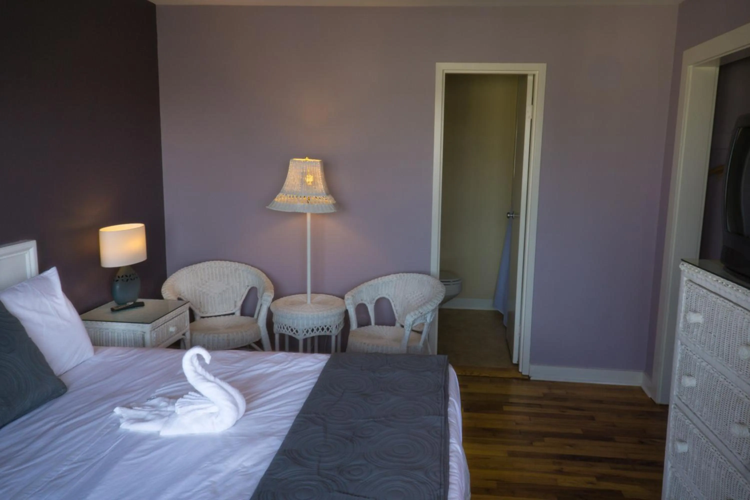 Photo of the whole room in Charlroy Motel