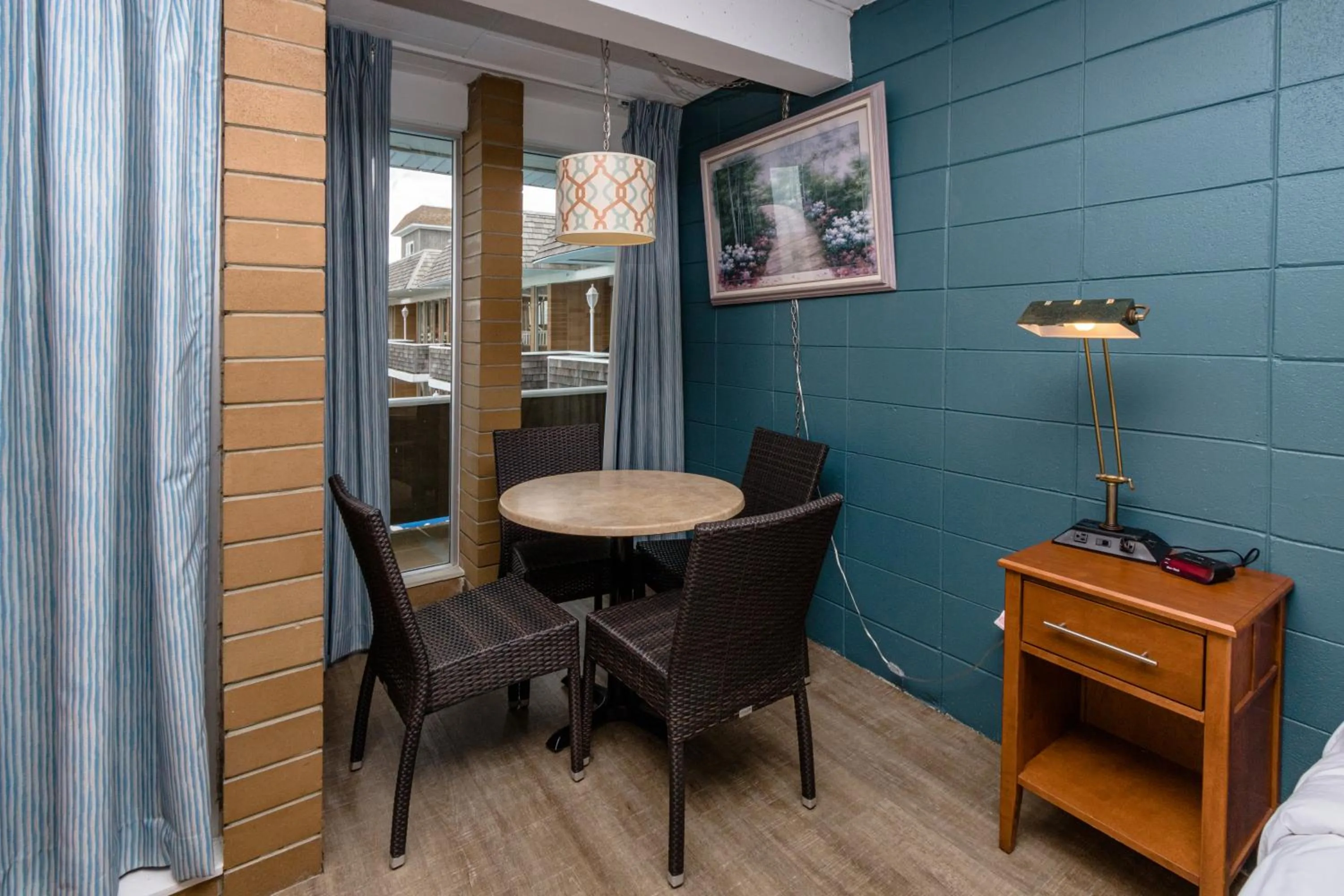 Seating area in Charlroy Motel