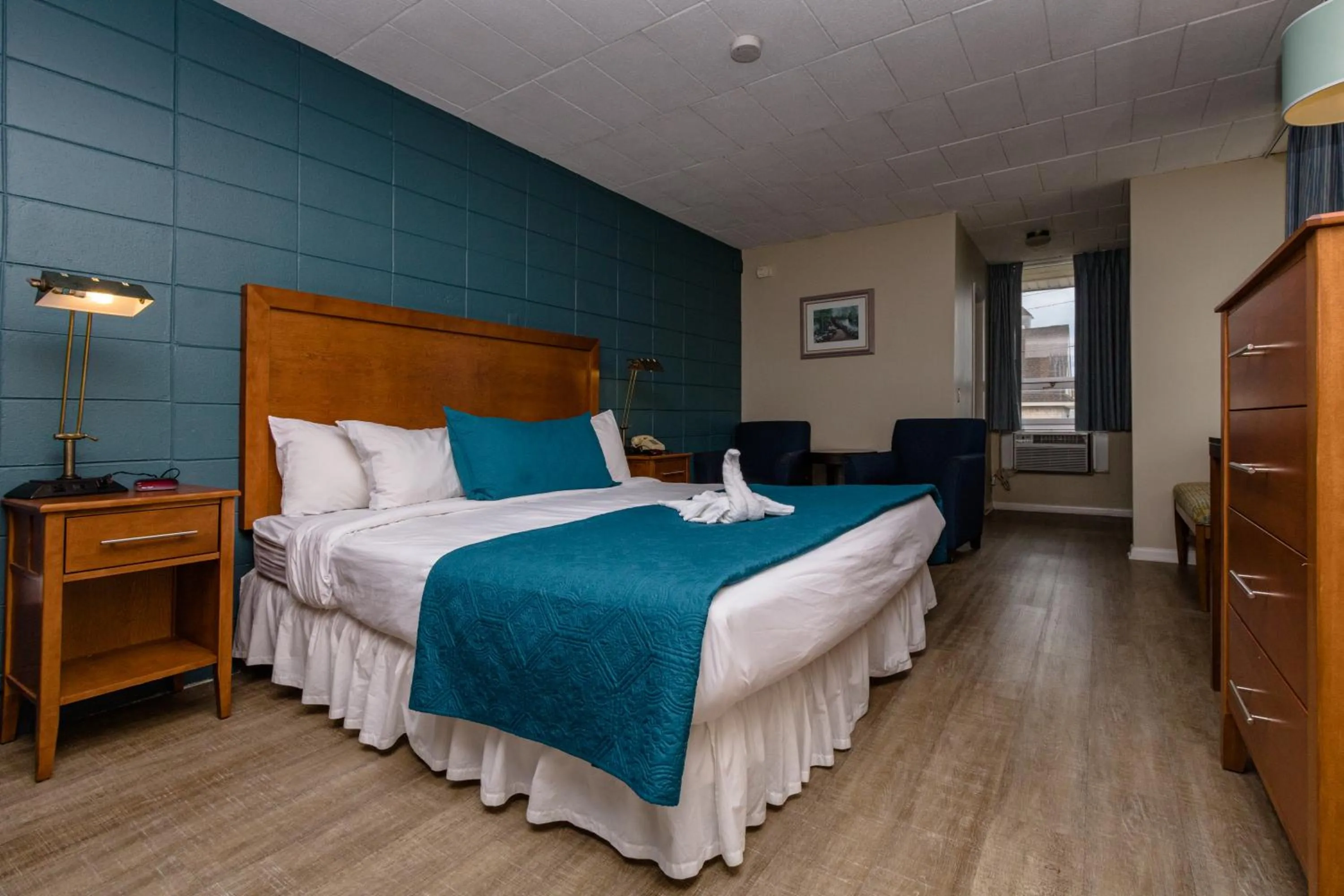 Photo of the whole room in Charlroy Motel