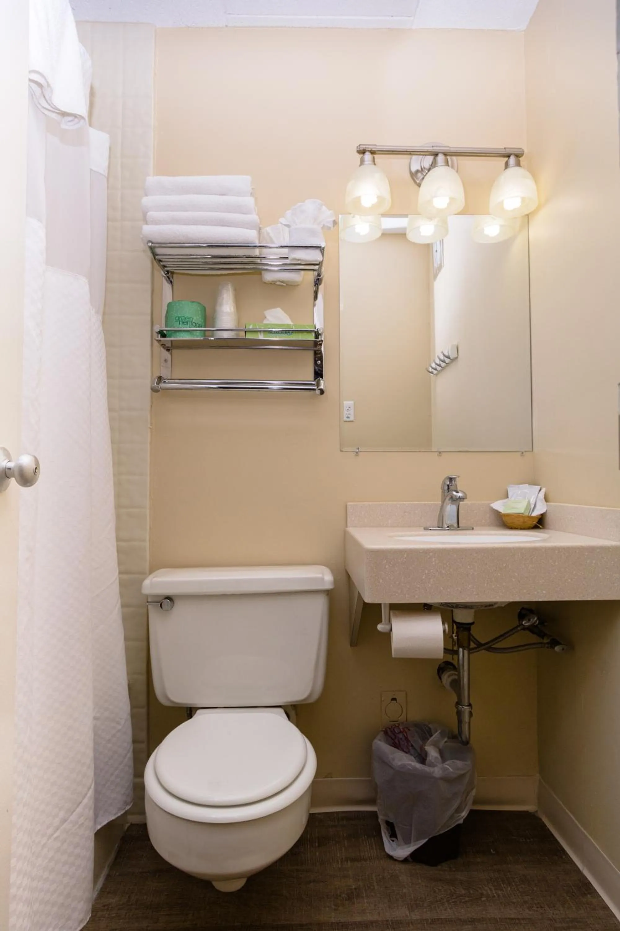 Bathroom in Charlroy Motel