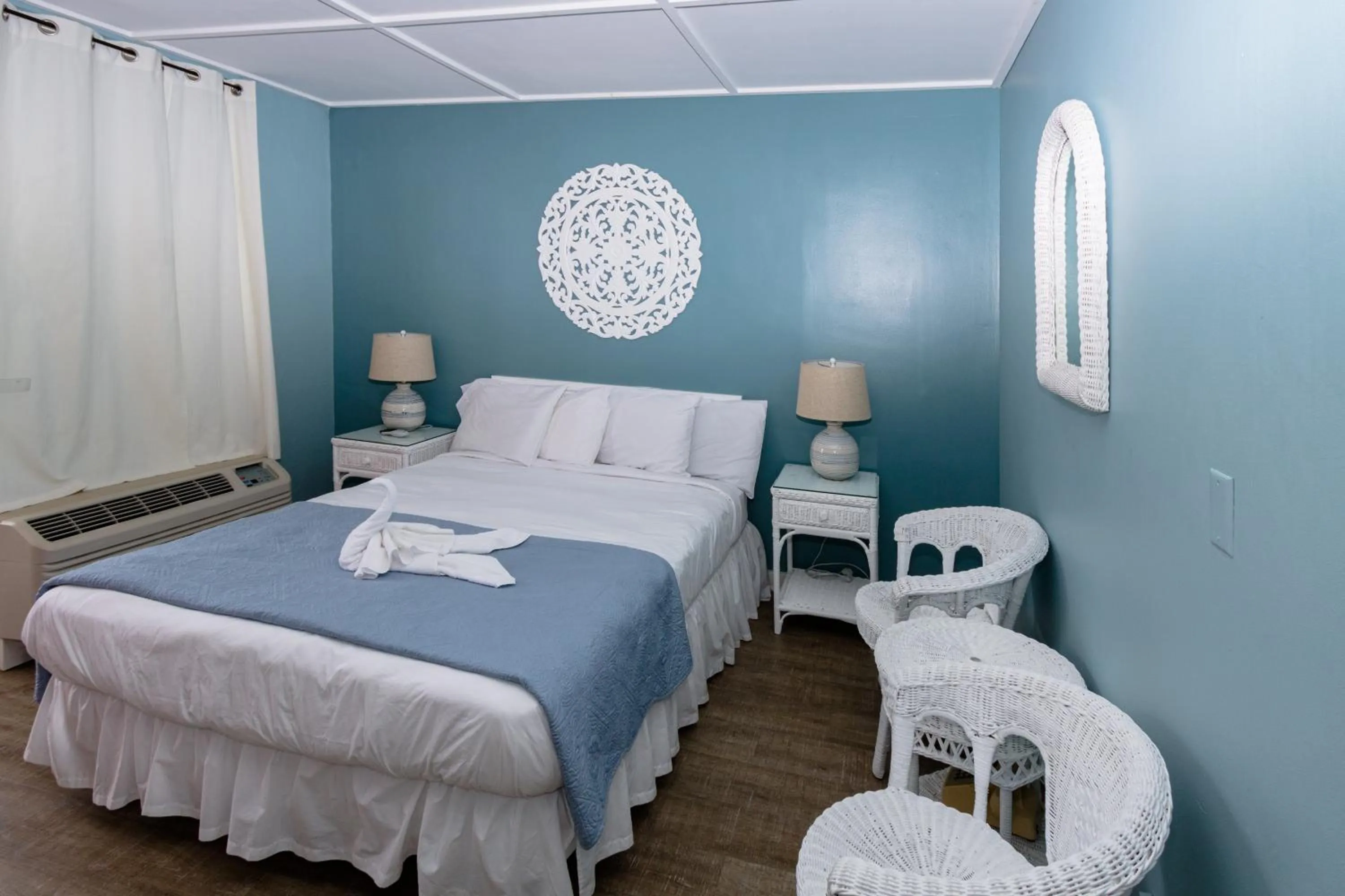 Photo of the whole room in Charlroy Motel