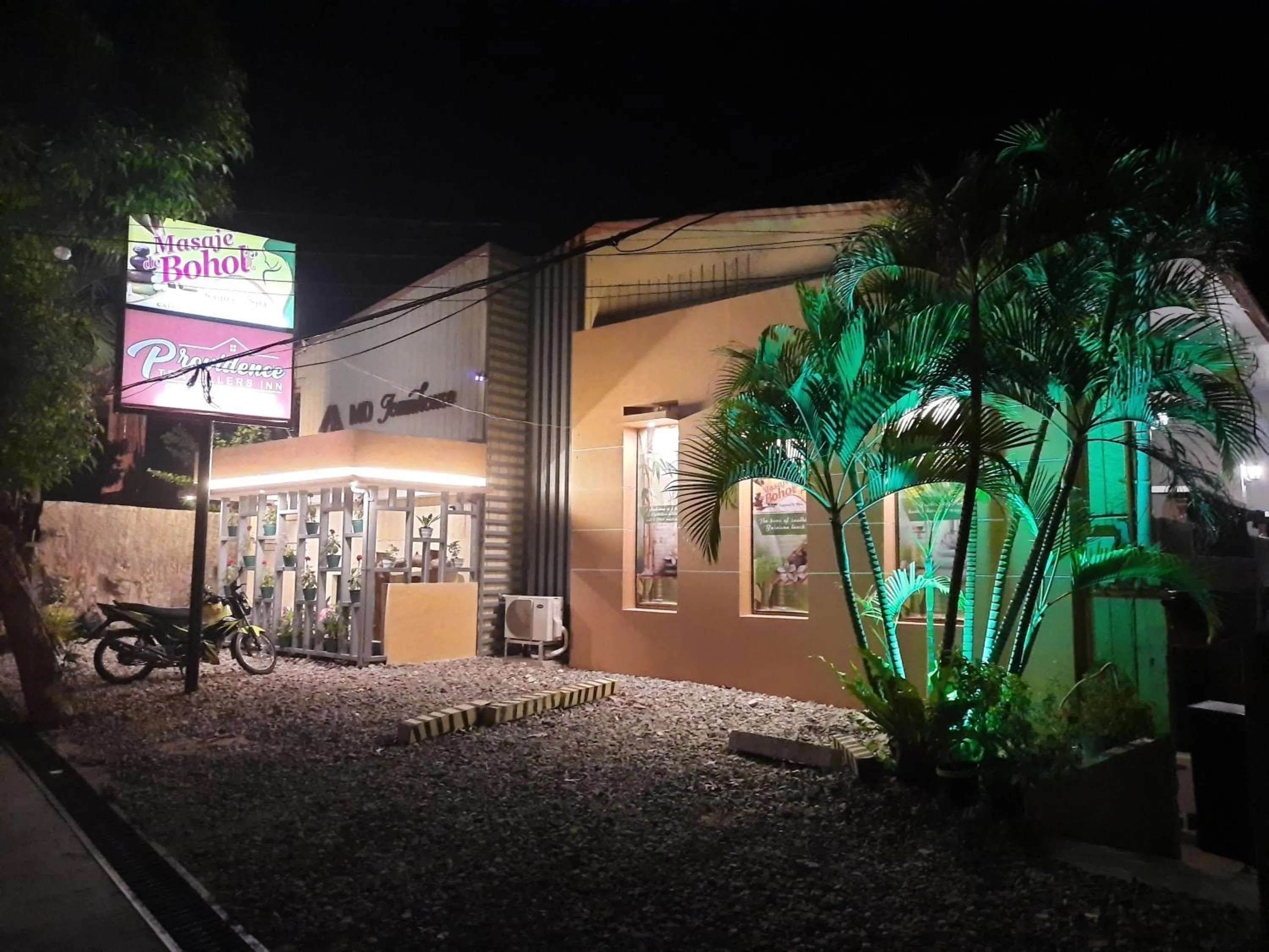 Property building in RedDoorz @ Calceta Street Cogon