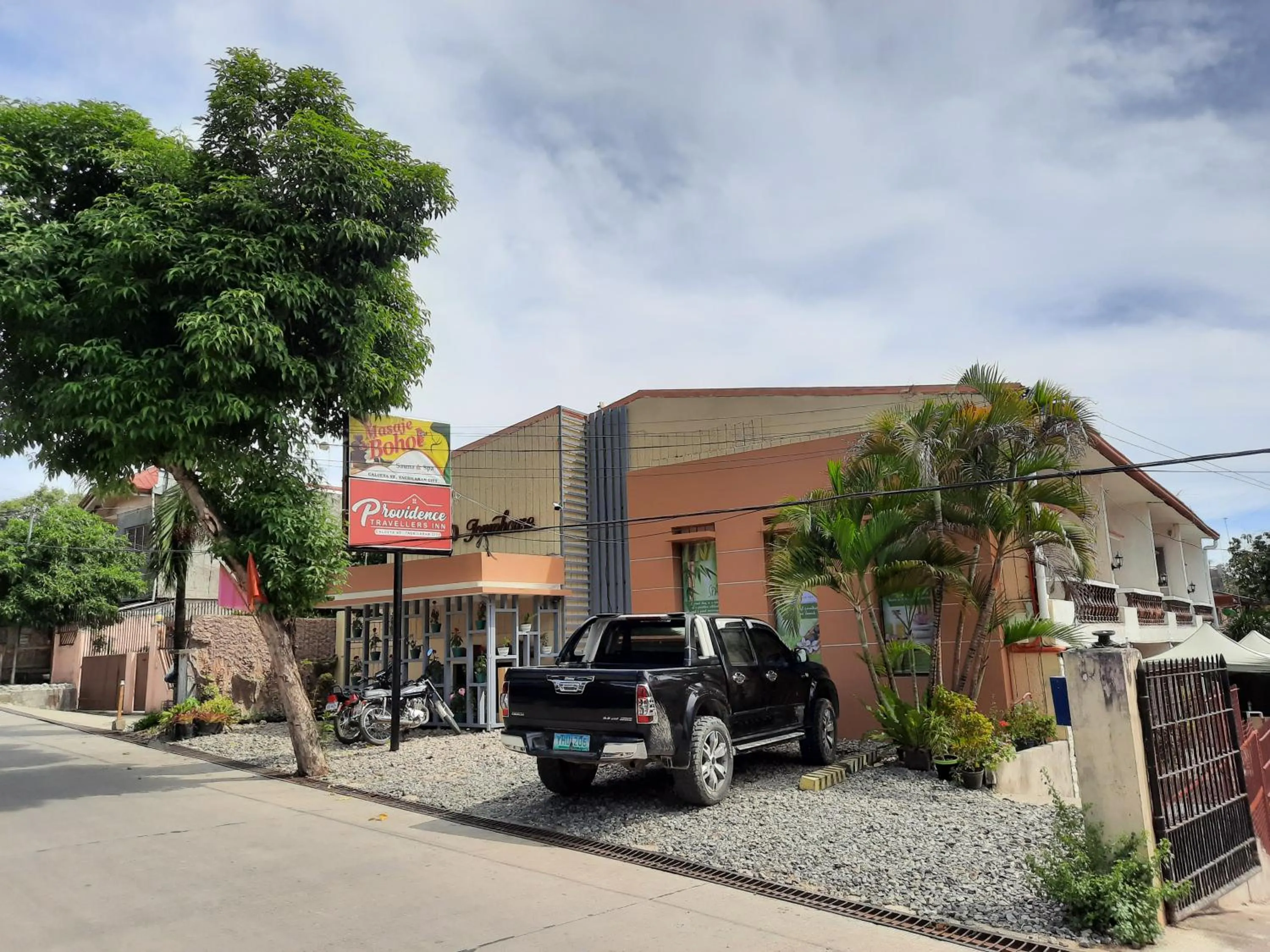 Property building in RedDoorz @ Calceta Street Cogon