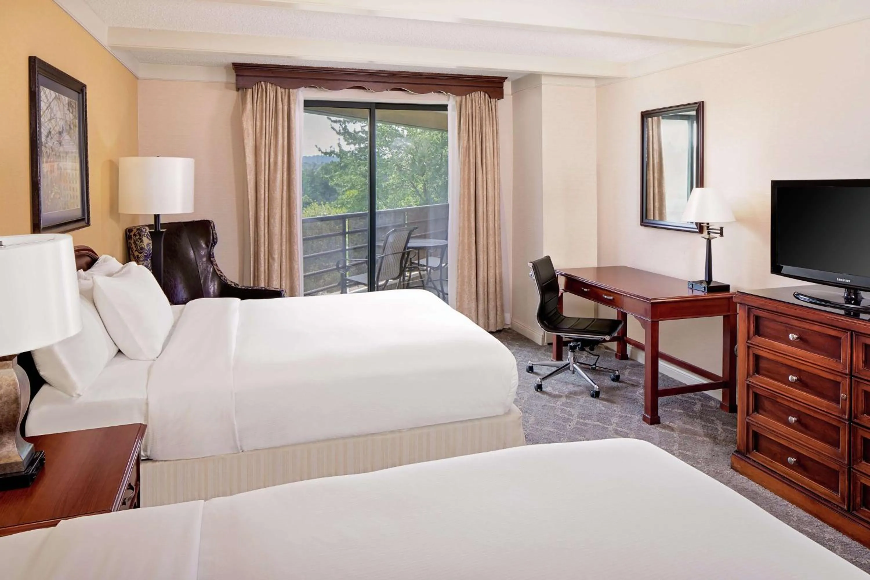 Bed in The Desmond Hotel Malvern, a DoubleTree by Hilton