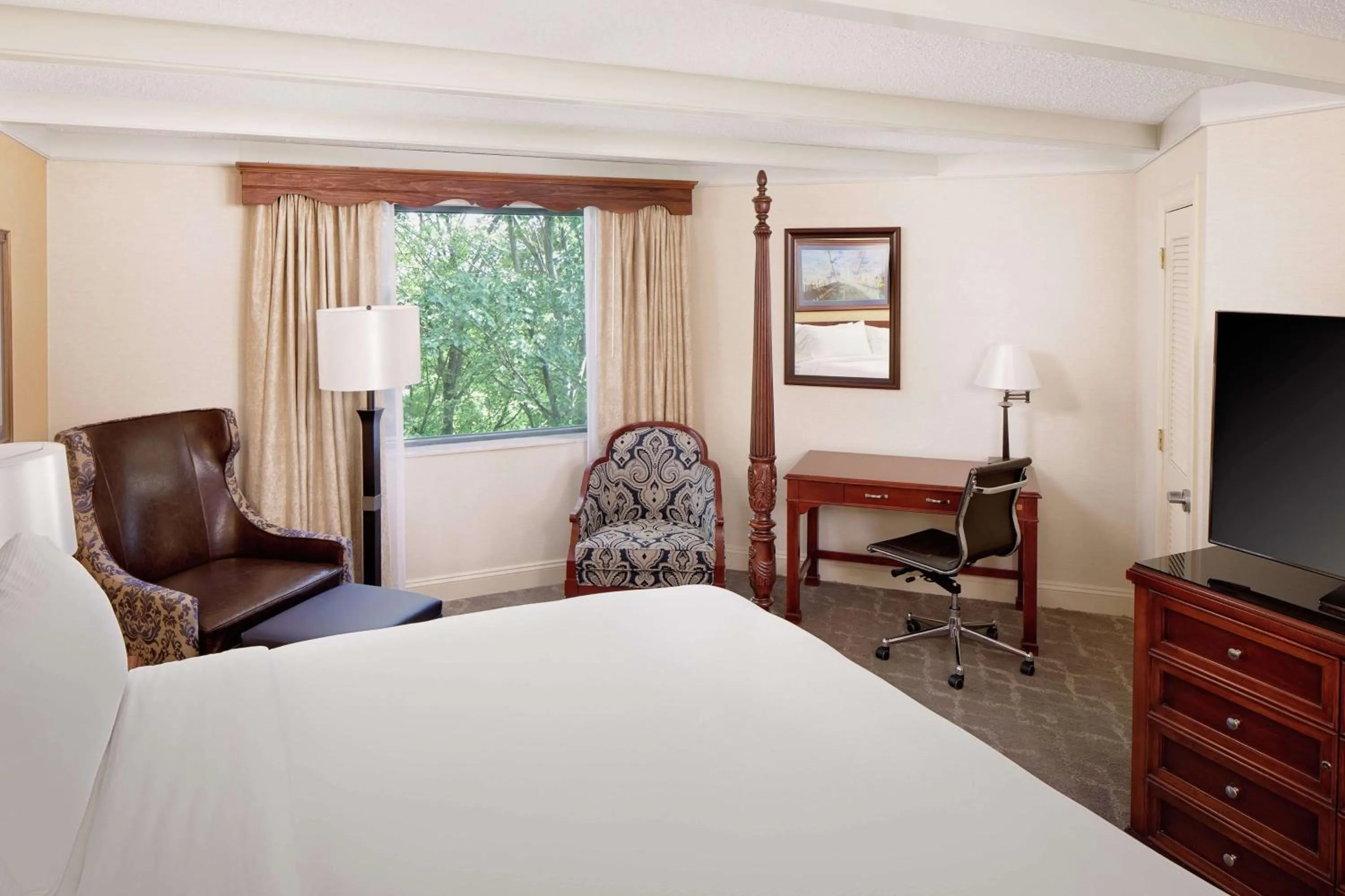 Bed in The Desmond Hotel Malvern, a DoubleTree by Hilton