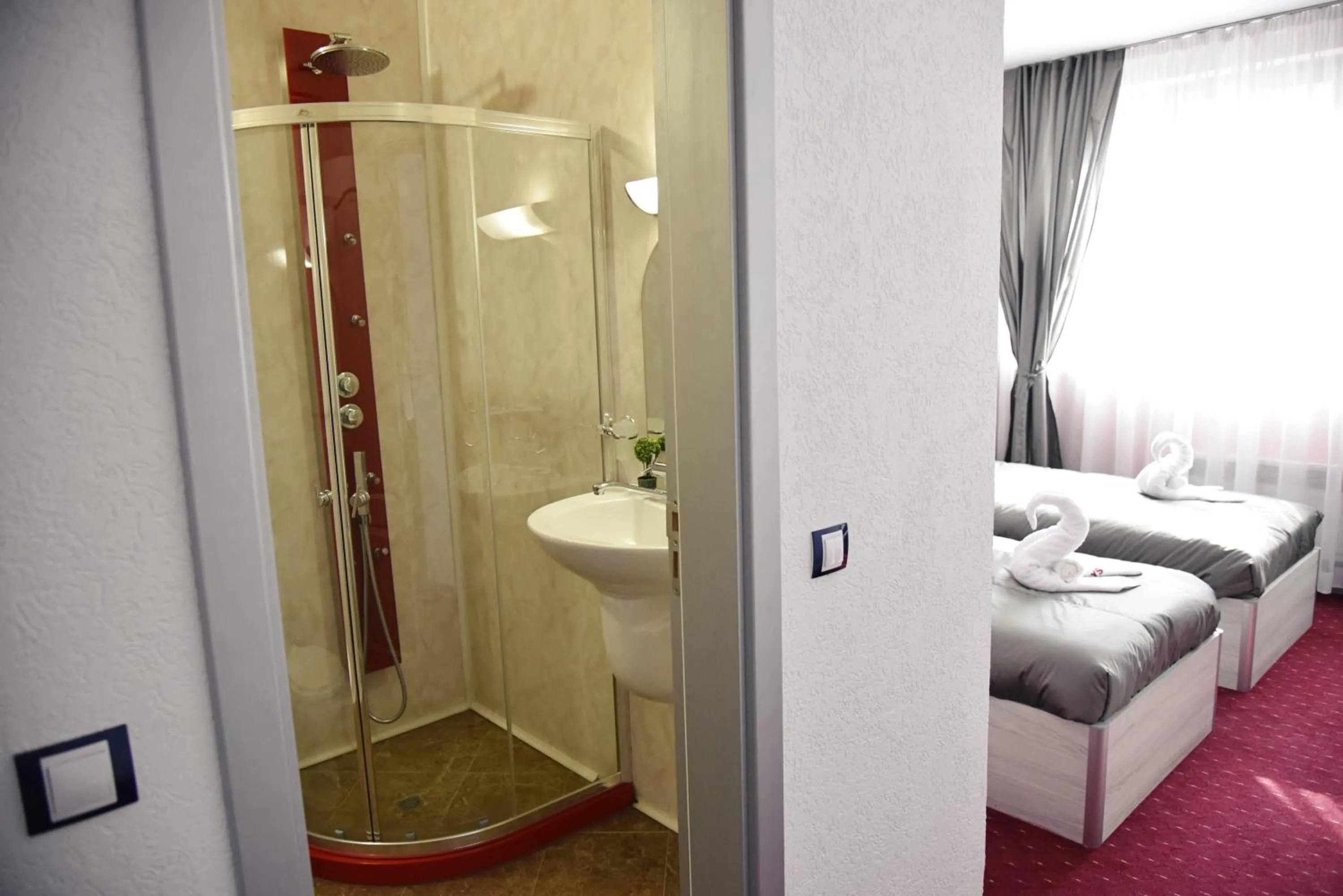 Bathroom, Bed in NAYS