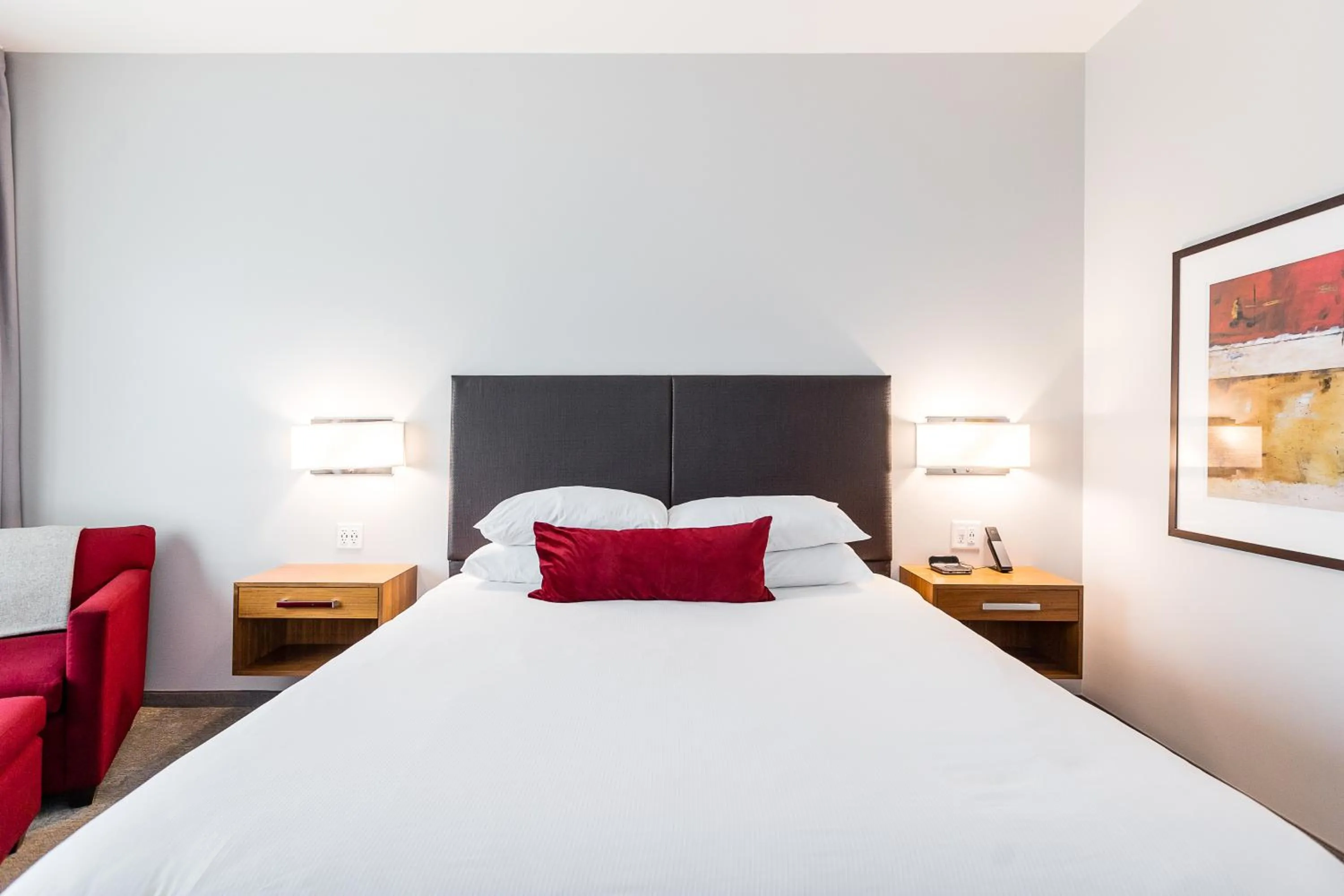 Bedroom, Bed in I Hotel and Illinois Conference Center - Champaign